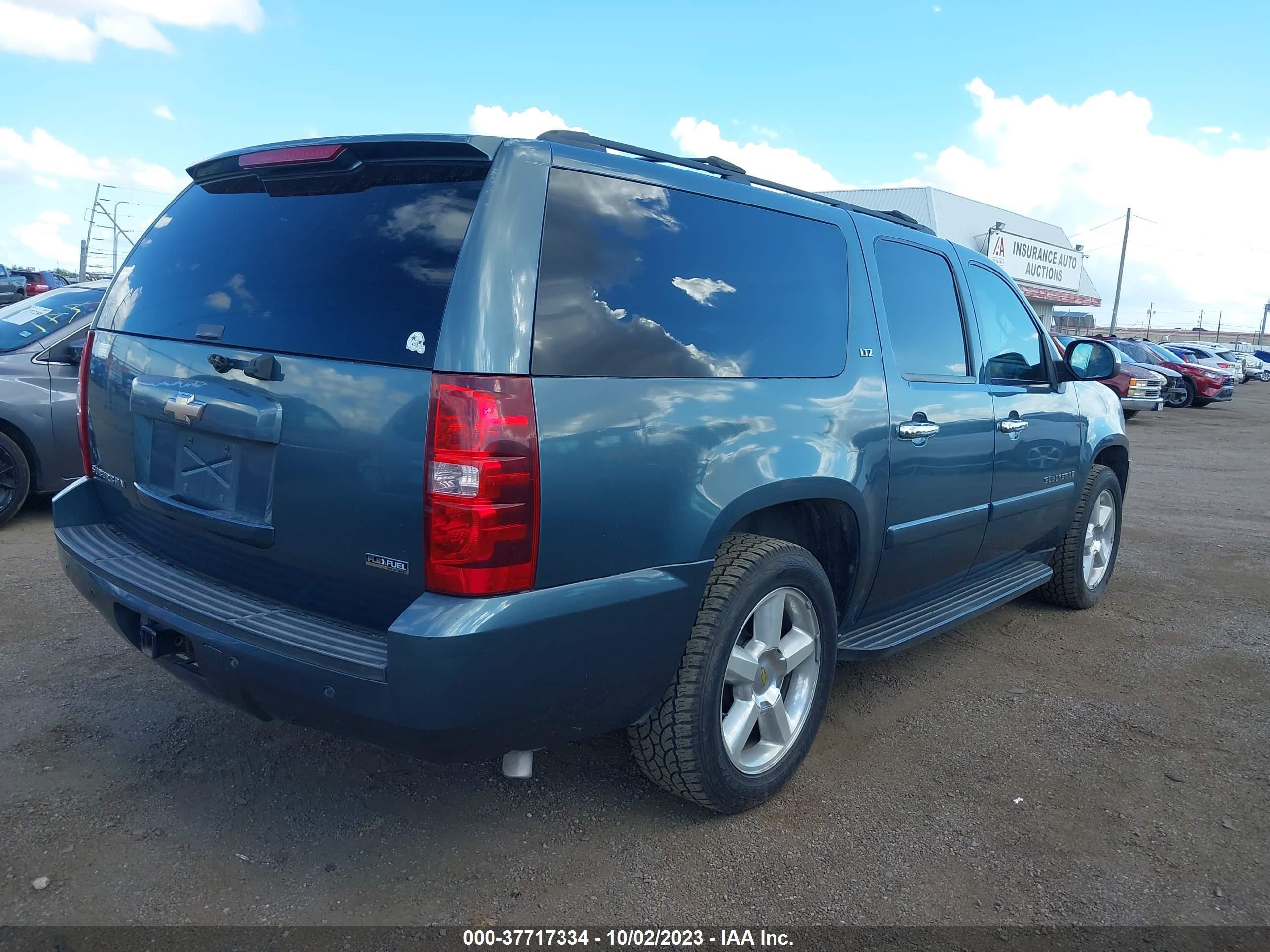 Photo 3 VIN: 1GNFC16018R221720 - CHEVROLET SUBURBAN 