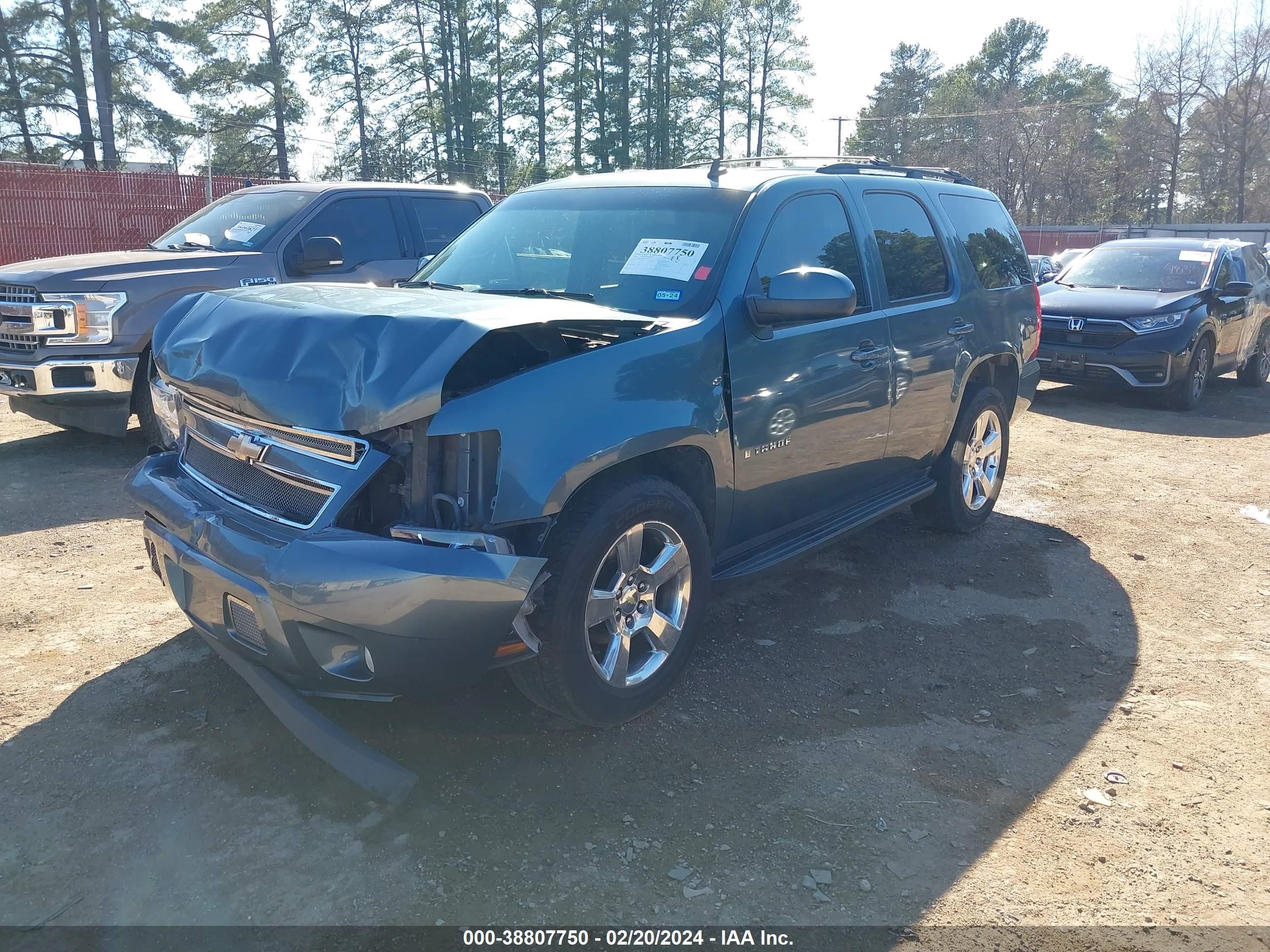 Photo 1 VIN: 1GNFC23009R136136 - CHEVROLET TAHOE 