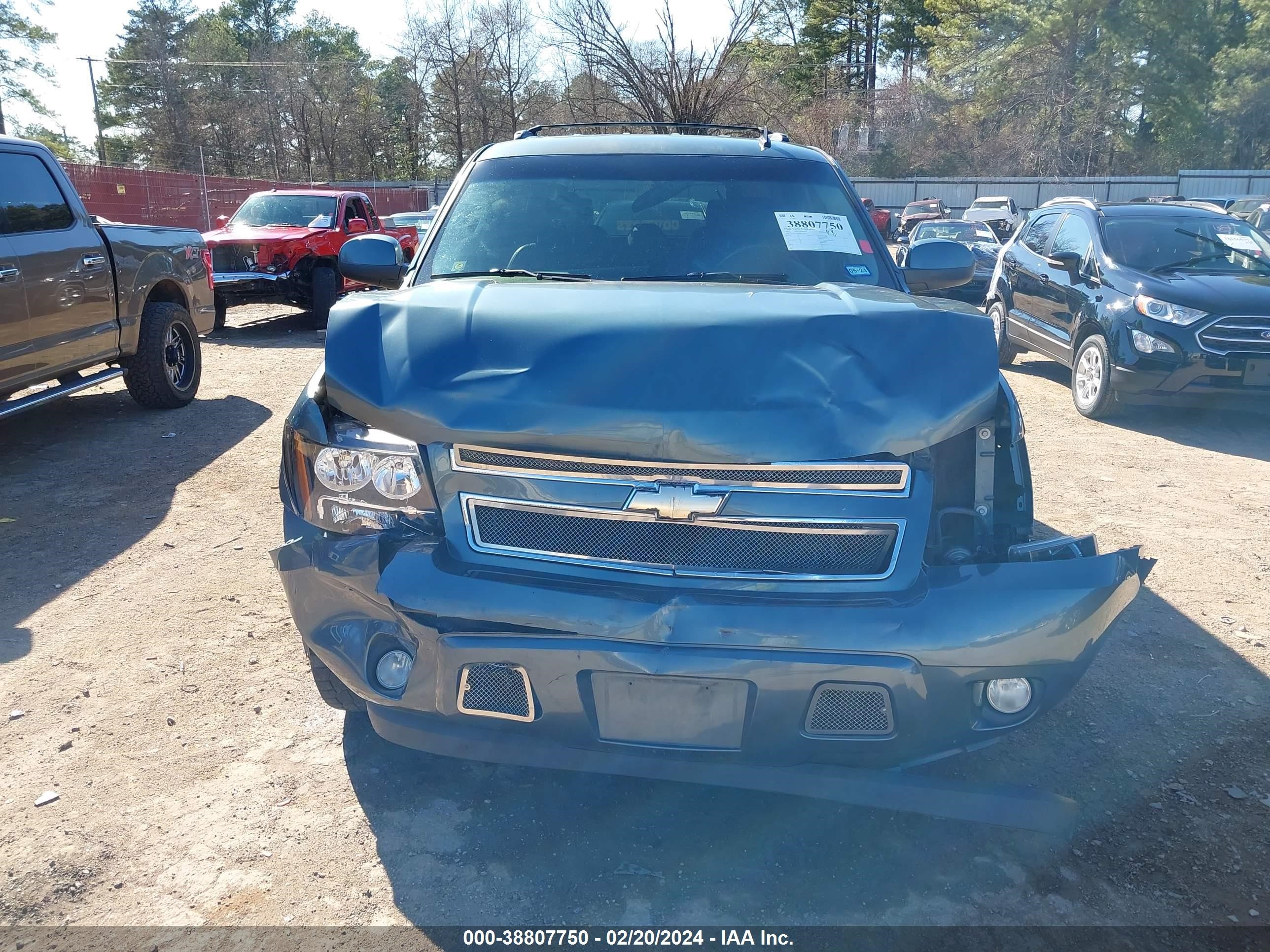 Photo 11 VIN: 1GNFC23009R136136 - CHEVROLET TAHOE 