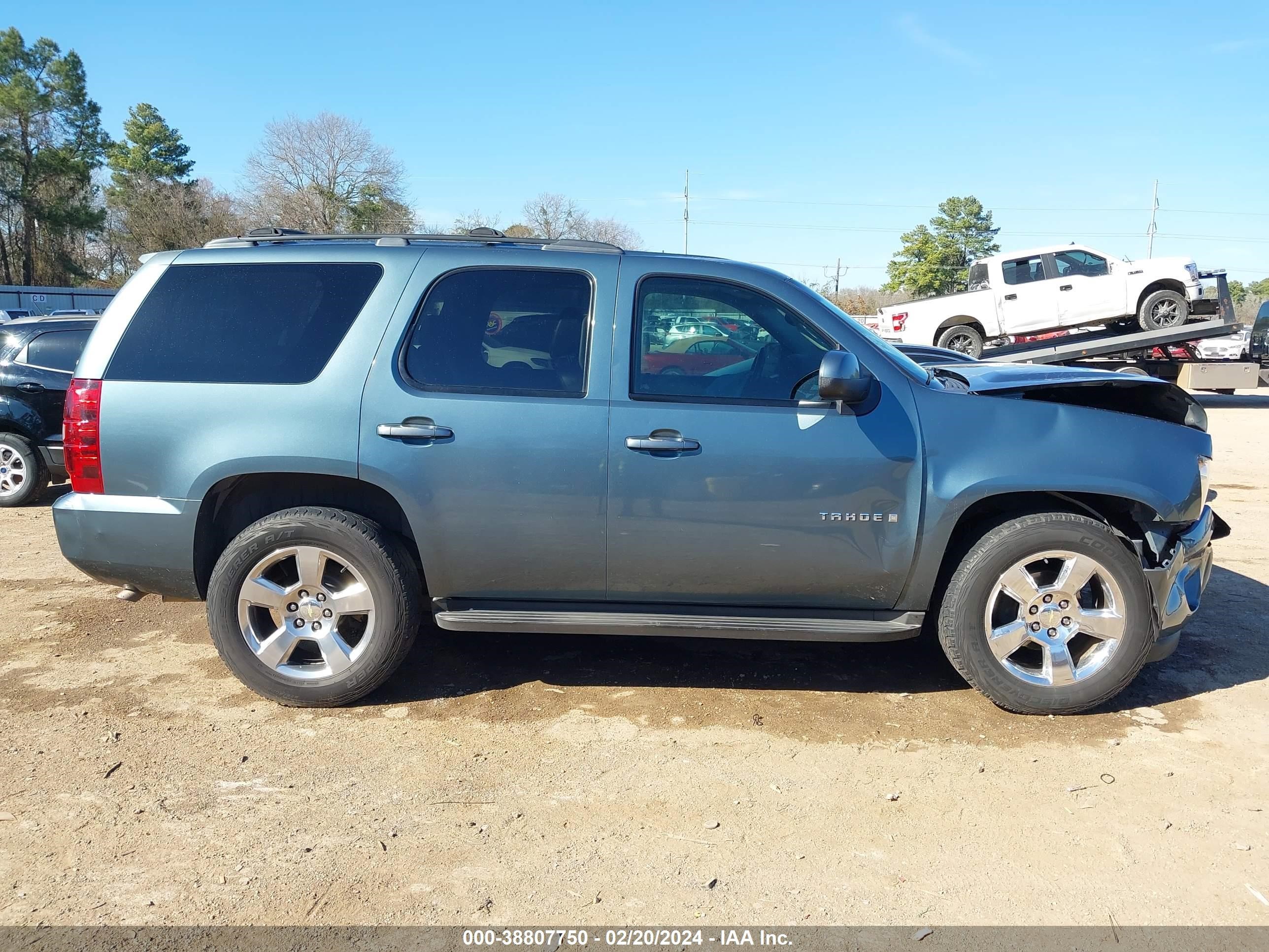 Photo 12 VIN: 1GNFC23009R136136 - CHEVROLET TAHOE 