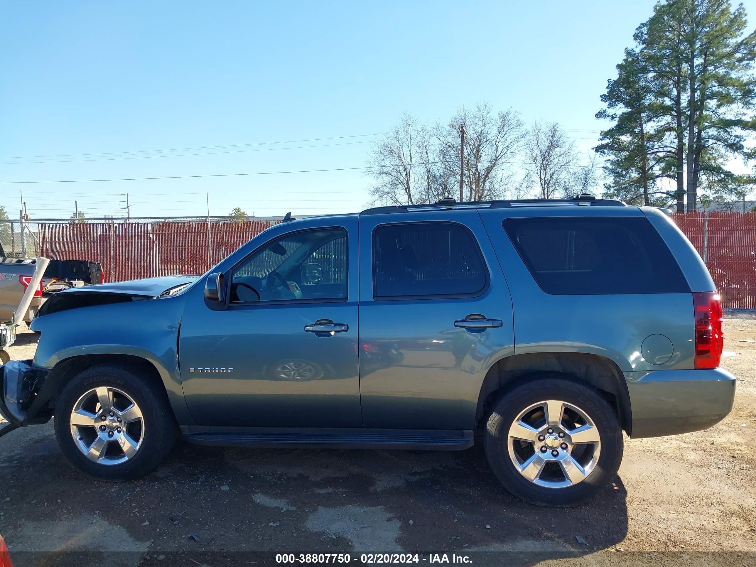 Photo 13 VIN: 1GNFC23009R136136 - CHEVROLET TAHOE 