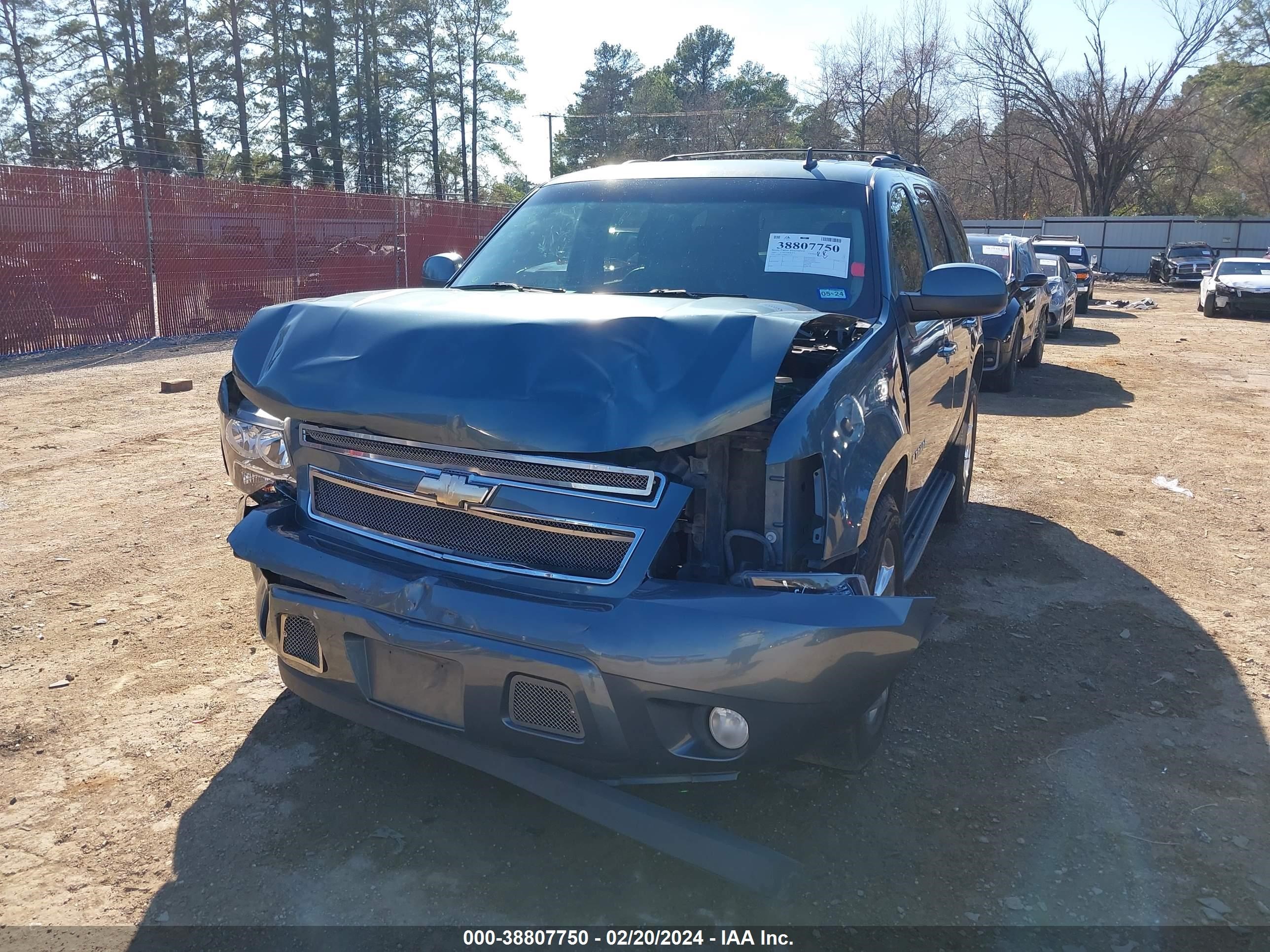 Photo 17 VIN: 1GNFC23009R136136 - CHEVROLET TAHOE 