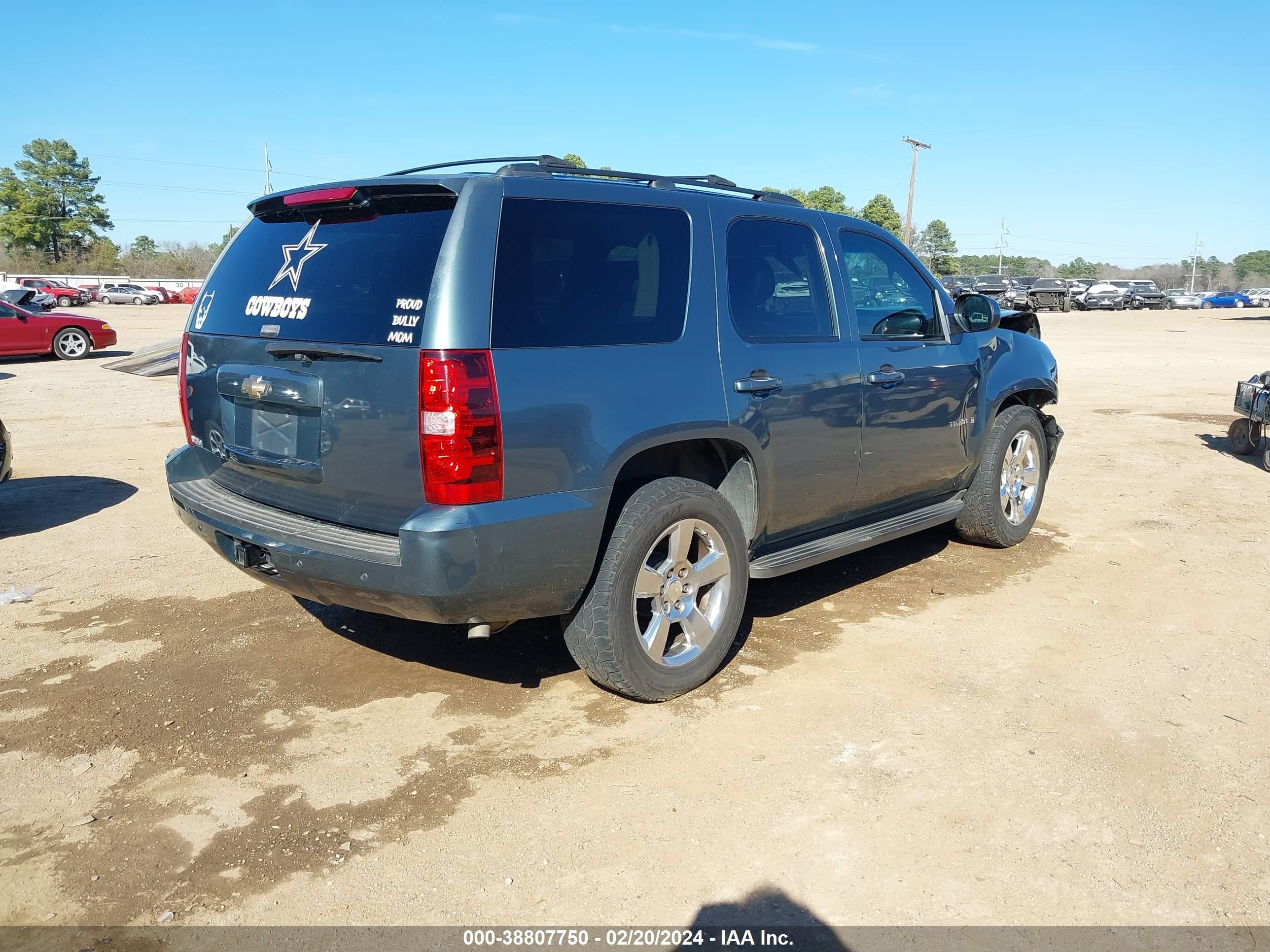 Photo 3 VIN: 1GNFC23009R136136 - CHEVROLET TAHOE 