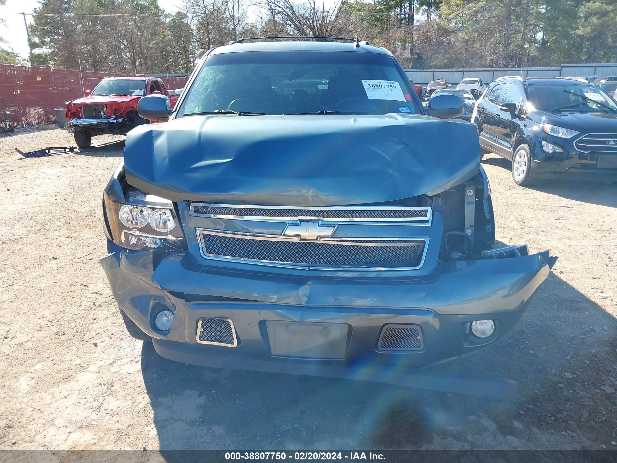 Photo 5 VIN: 1GNFC23009R136136 - CHEVROLET TAHOE 