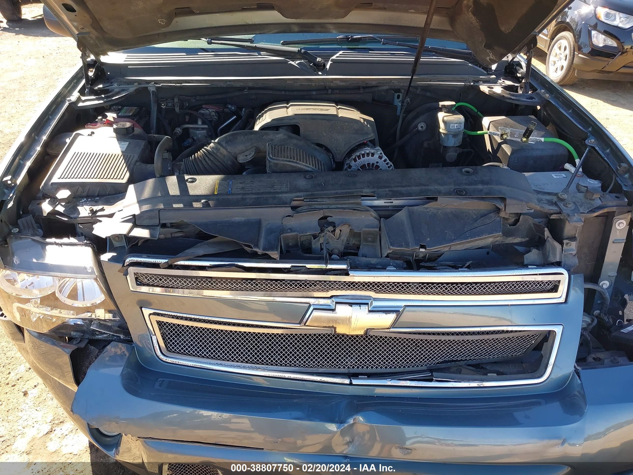 Photo 9 VIN: 1GNFC23009R136136 - CHEVROLET TAHOE 