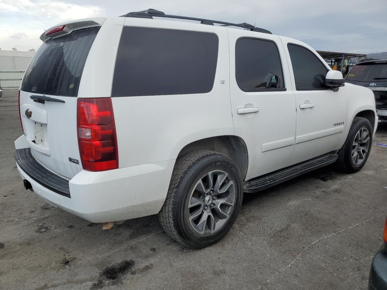 Photo 2 VIN: 1GNFC23059R153756 - CHEVROLET TAHOE 