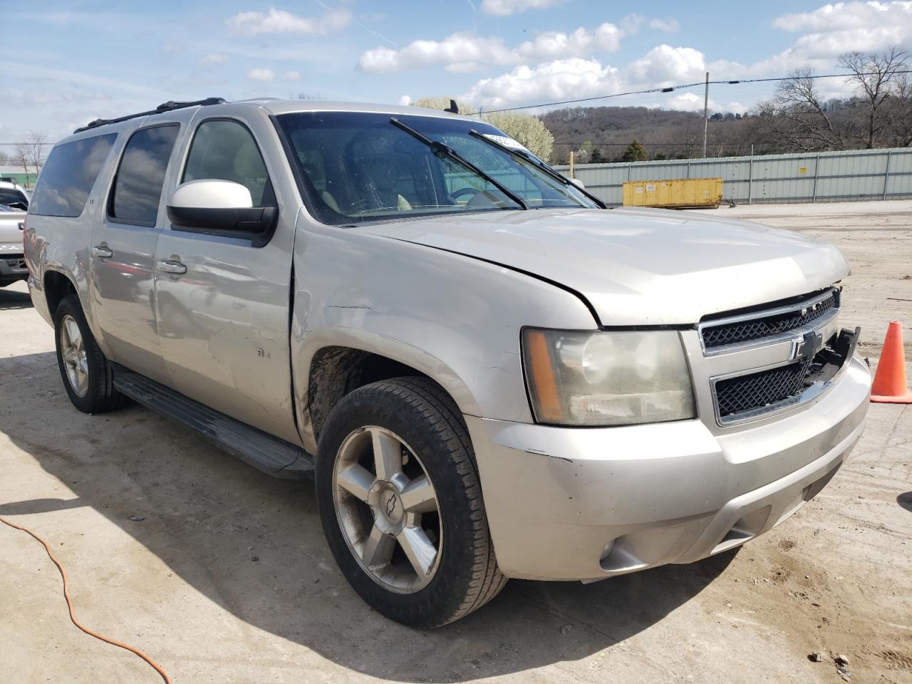 Photo 3 VIN: 1GNFC26019R273257 - CHEVROLET SUBURBAN 