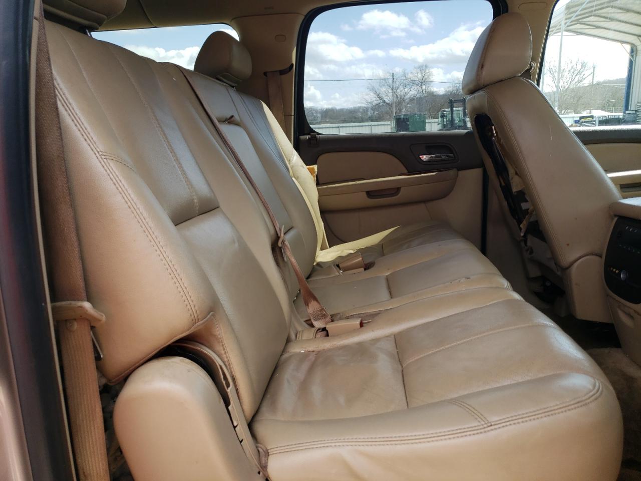 Photo 9 VIN: 1GNFC26019R273257 - CHEVROLET SUBURBAN 