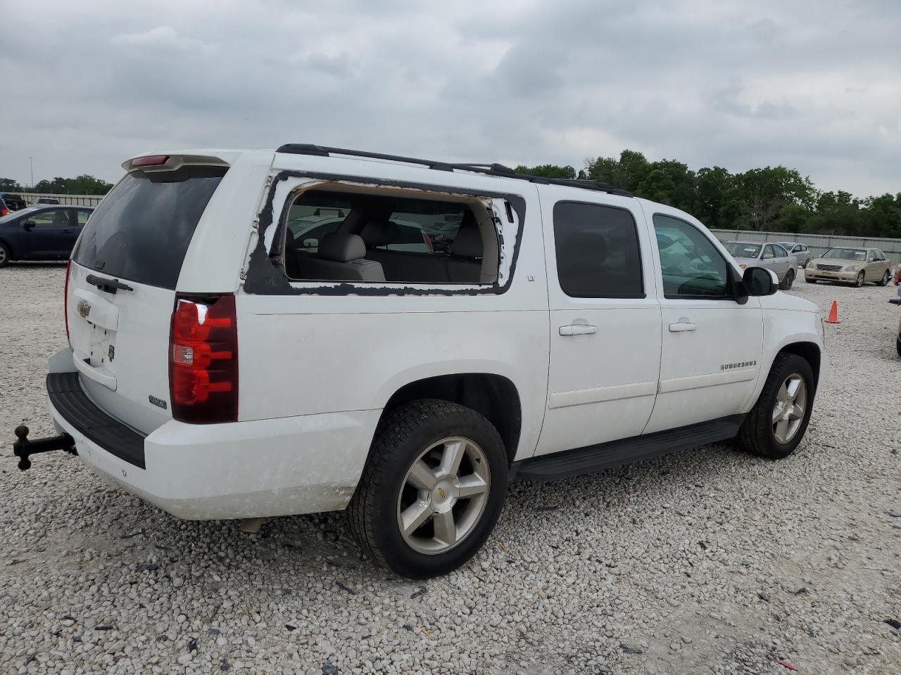 Photo 2 VIN: 1GNFC26089R221186 - CHEVROLET SUBURBAN 