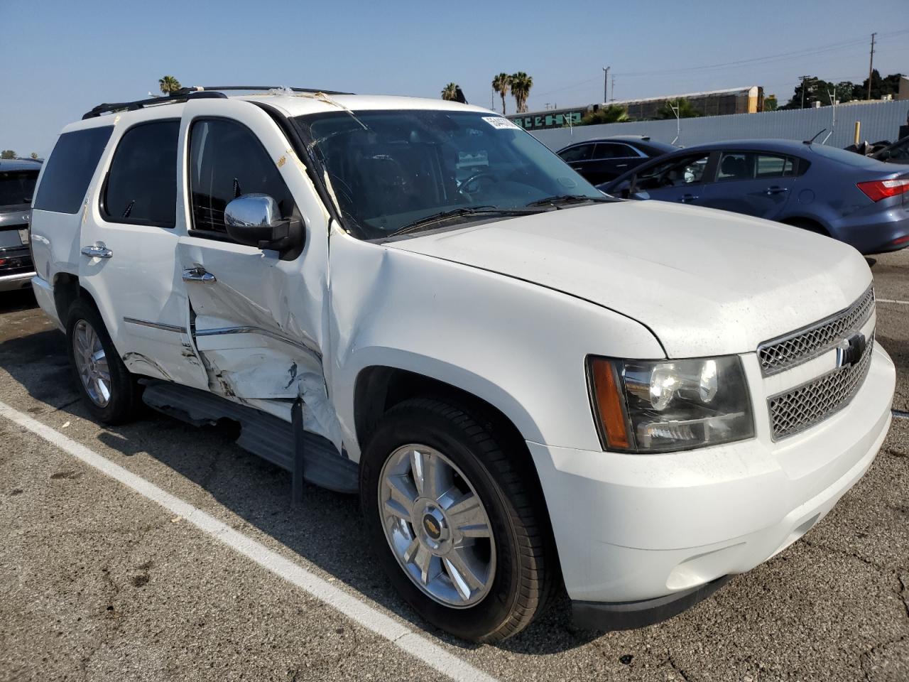 Photo 3 VIN: 1GNFC33299R136451 - CHEVROLET TAHOE 