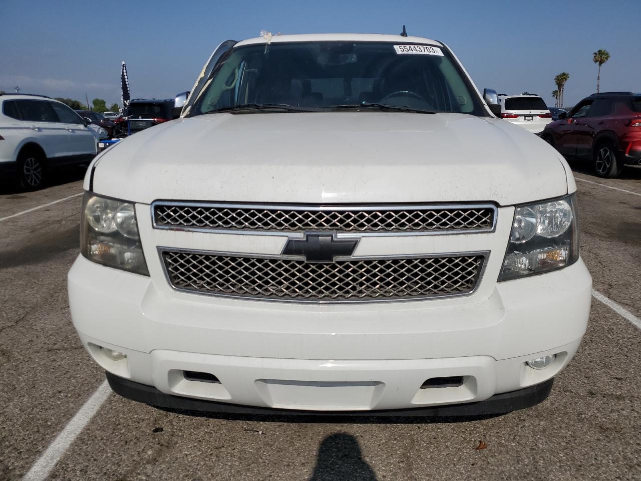 Photo 4 VIN: 1GNFC33299R136451 - CHEVROLET TAHOE 