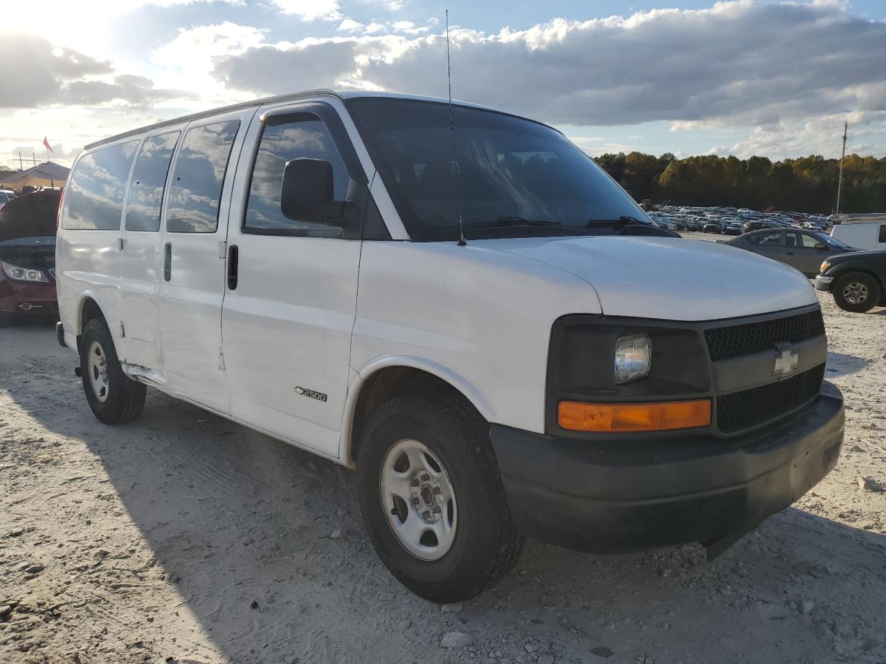 Photo 3 VIN: 1GNFG15T251205908 - CHEVROLET EXPRESS 