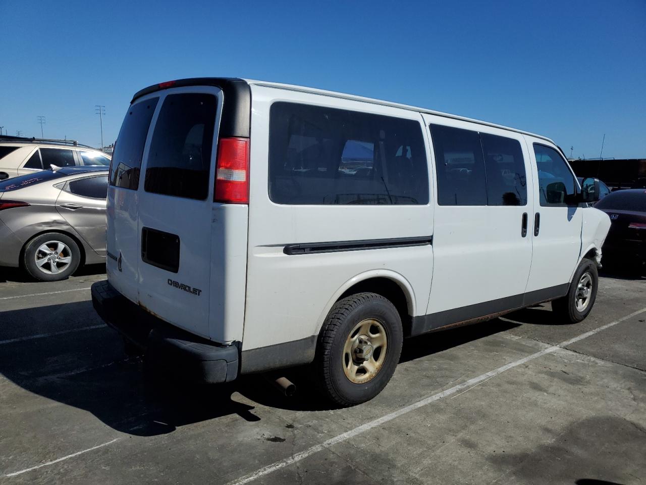 Photo 2 VIN: 1GNFG15T351154371 - CHEVROLET EXPRESS 