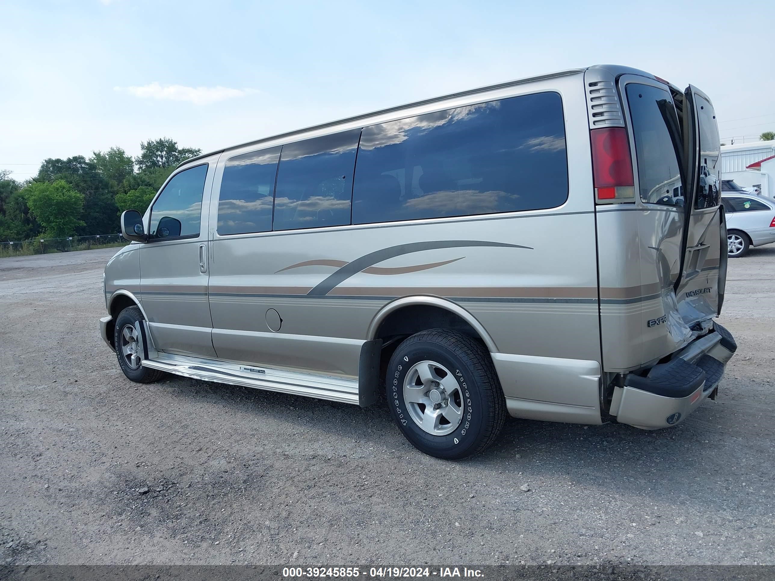 Photo 13 VIN: 1GNFG65R311221384 - CHEVROLET EXPRESS 