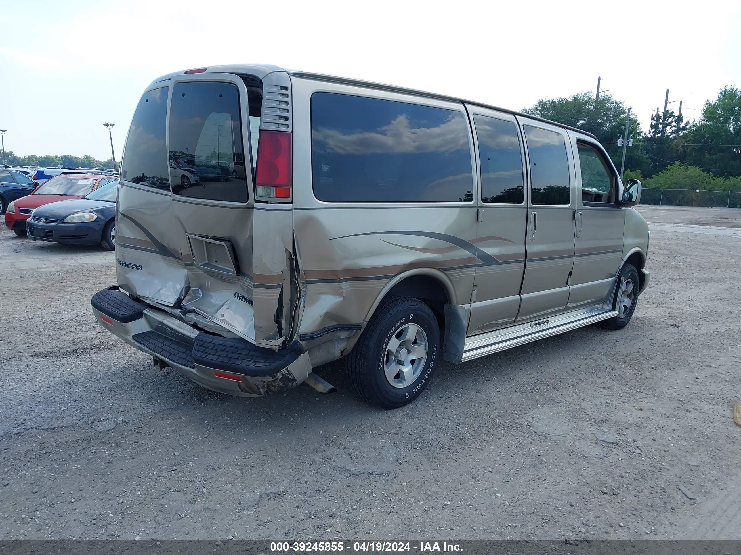 Photo 3 VIN: 1GNFG65R311221384 - CHEVROLET EXPRESS 