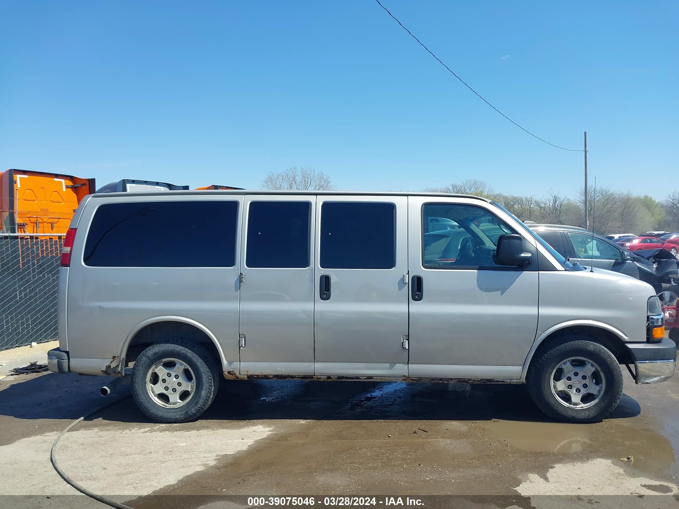 Photo 13 VIN: 1GNFH15TX51108145 - CHEVROLET EXPRESS 