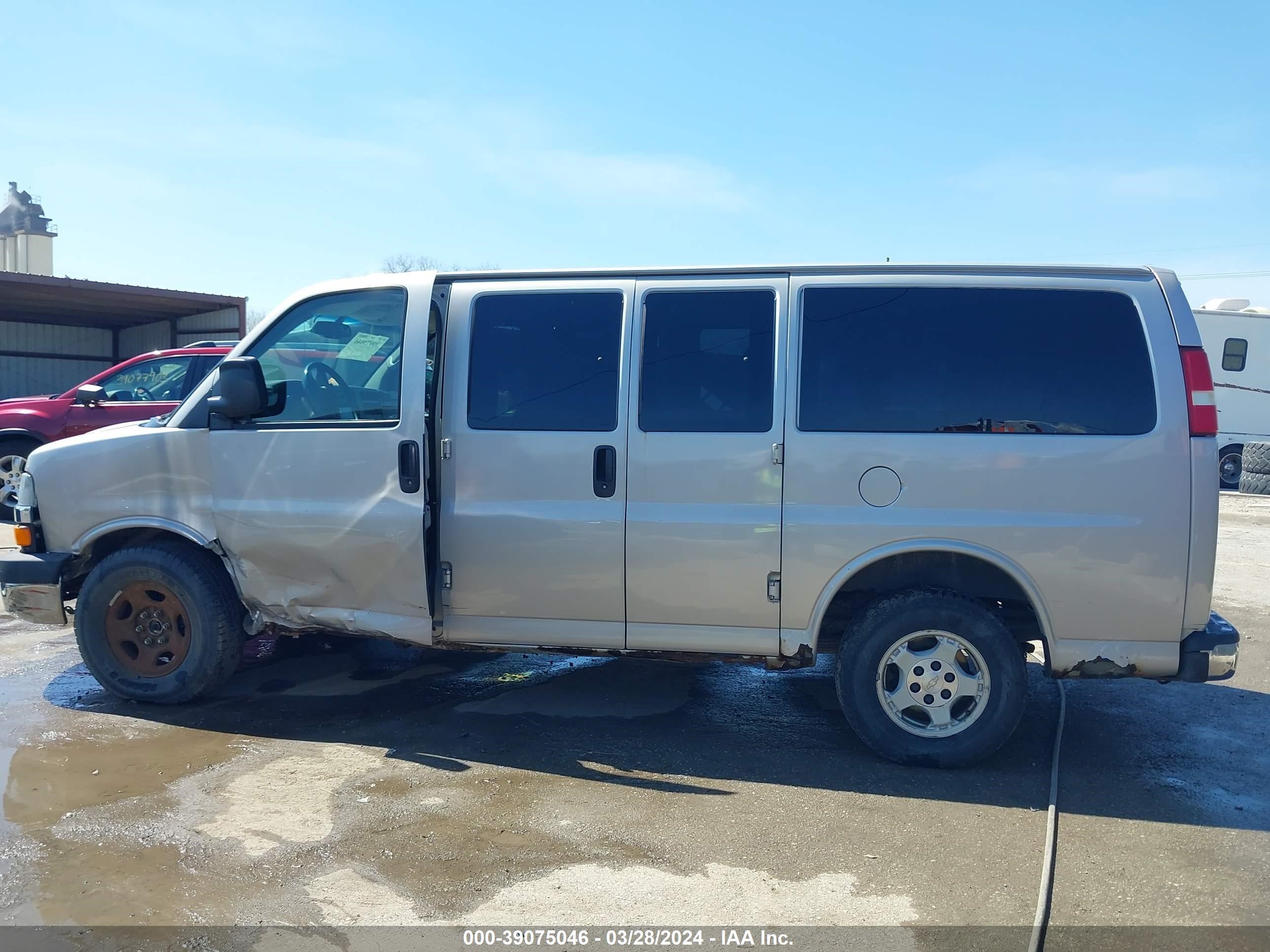 Photo 14 VIN: 1GNFH15TX51108145 - CHEVROLET EXPRESS 