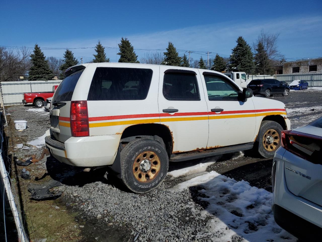 Photo 2 VIN: 1GNFK03039R135568 - CHEVROLET TAHOE 