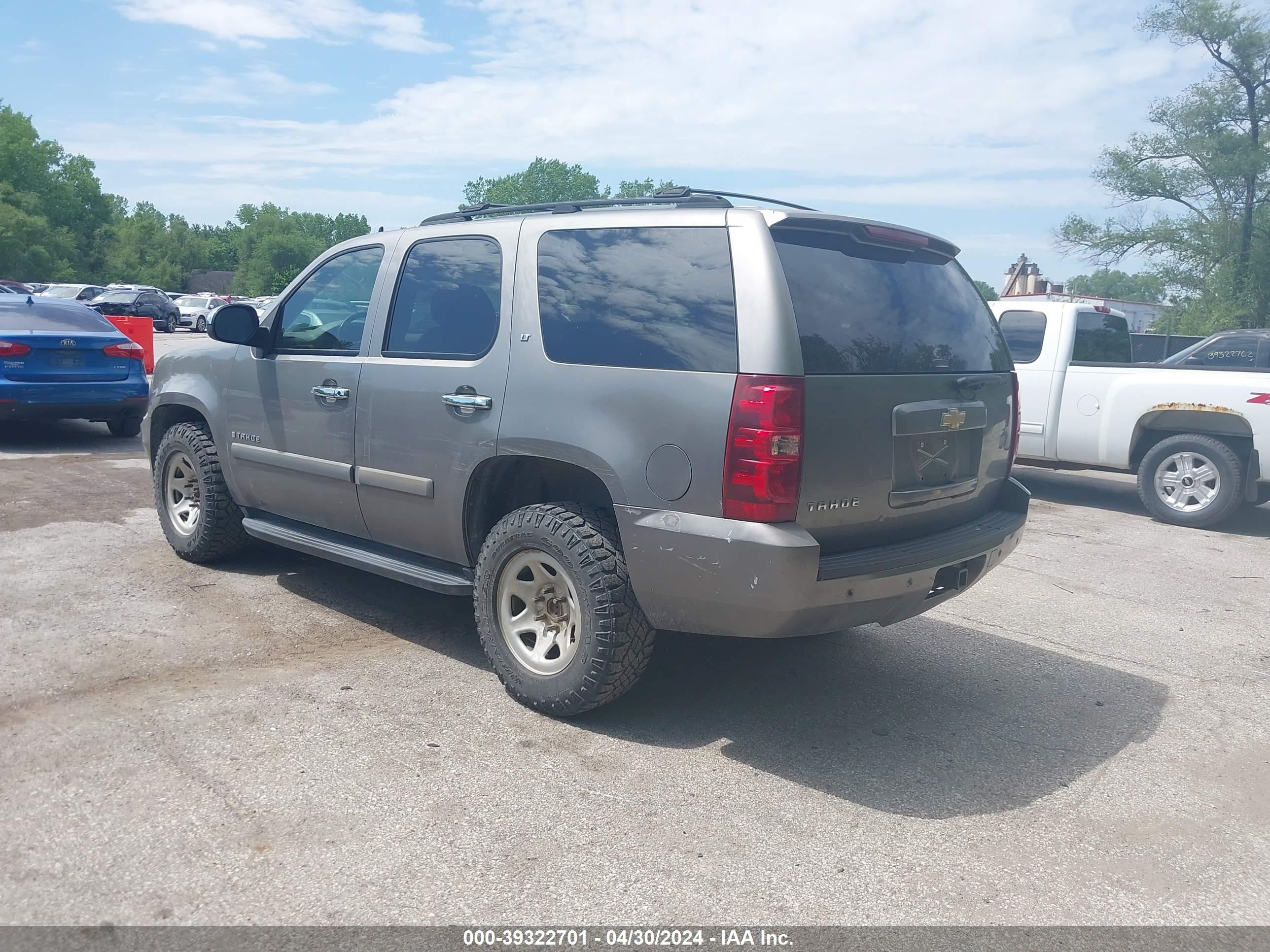 Photo 2 VIN: 1GNFK13007R110548 - CHEVROLET TAHOE 