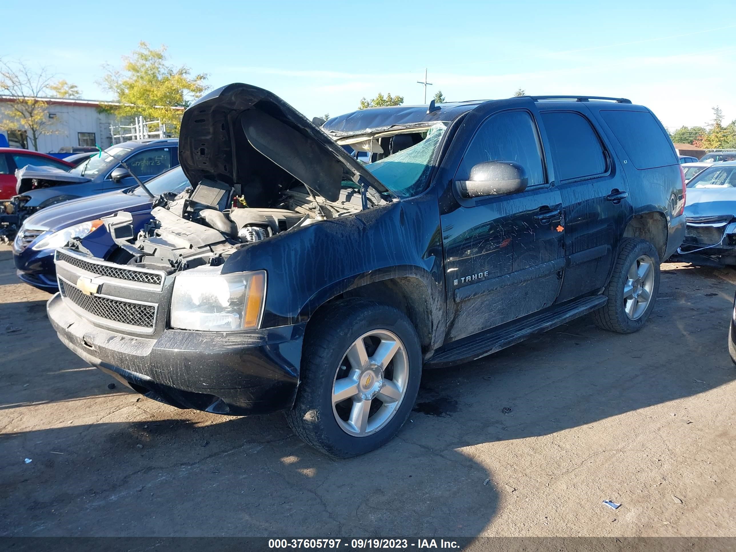 Photo 1 VIN: 1GNFK13007R112610 - CHEVROLET TAHOE 