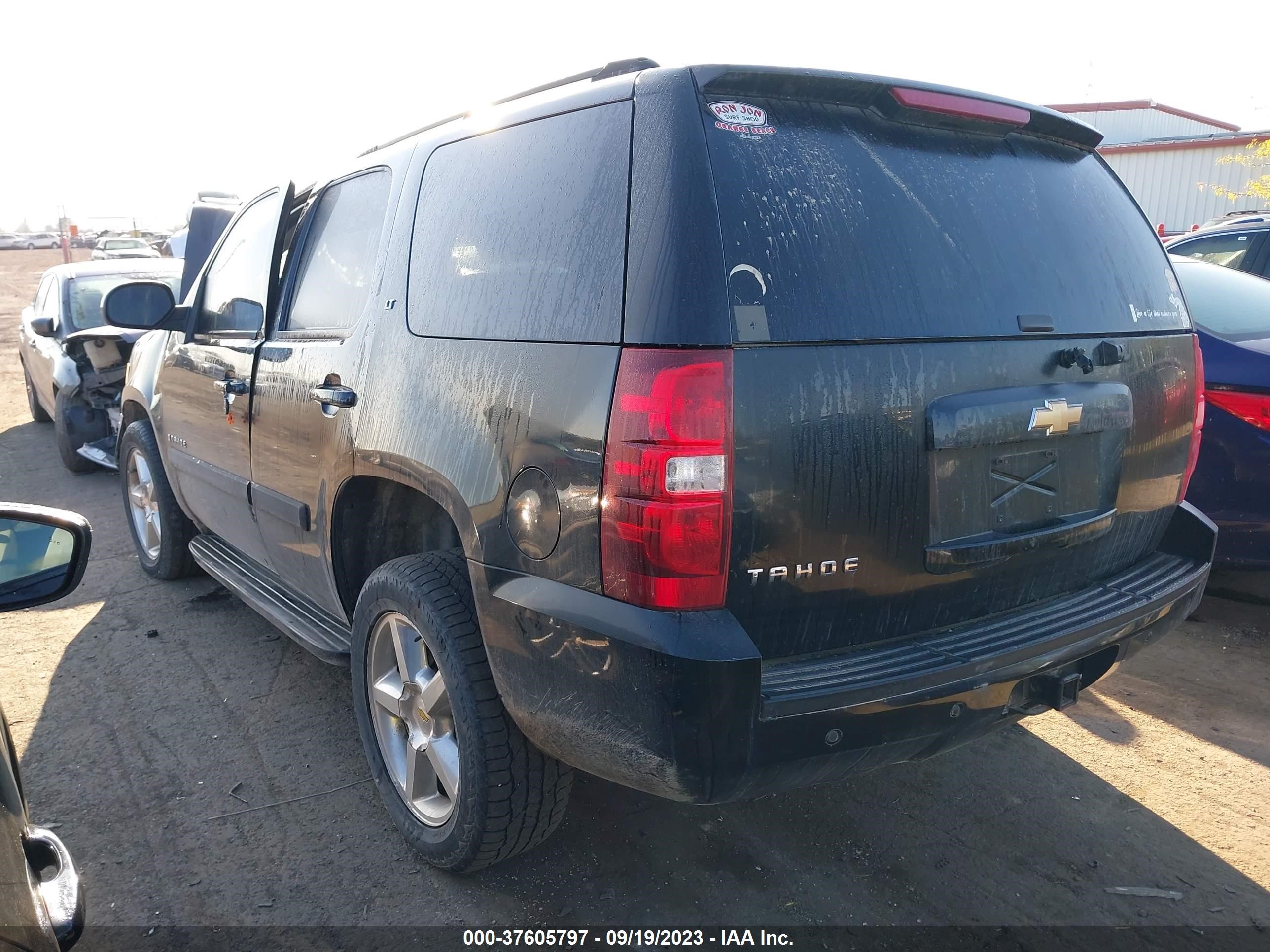 Photo 2 VIN: 1GNFK13007R112610 - CHEVROLET TAHOE 