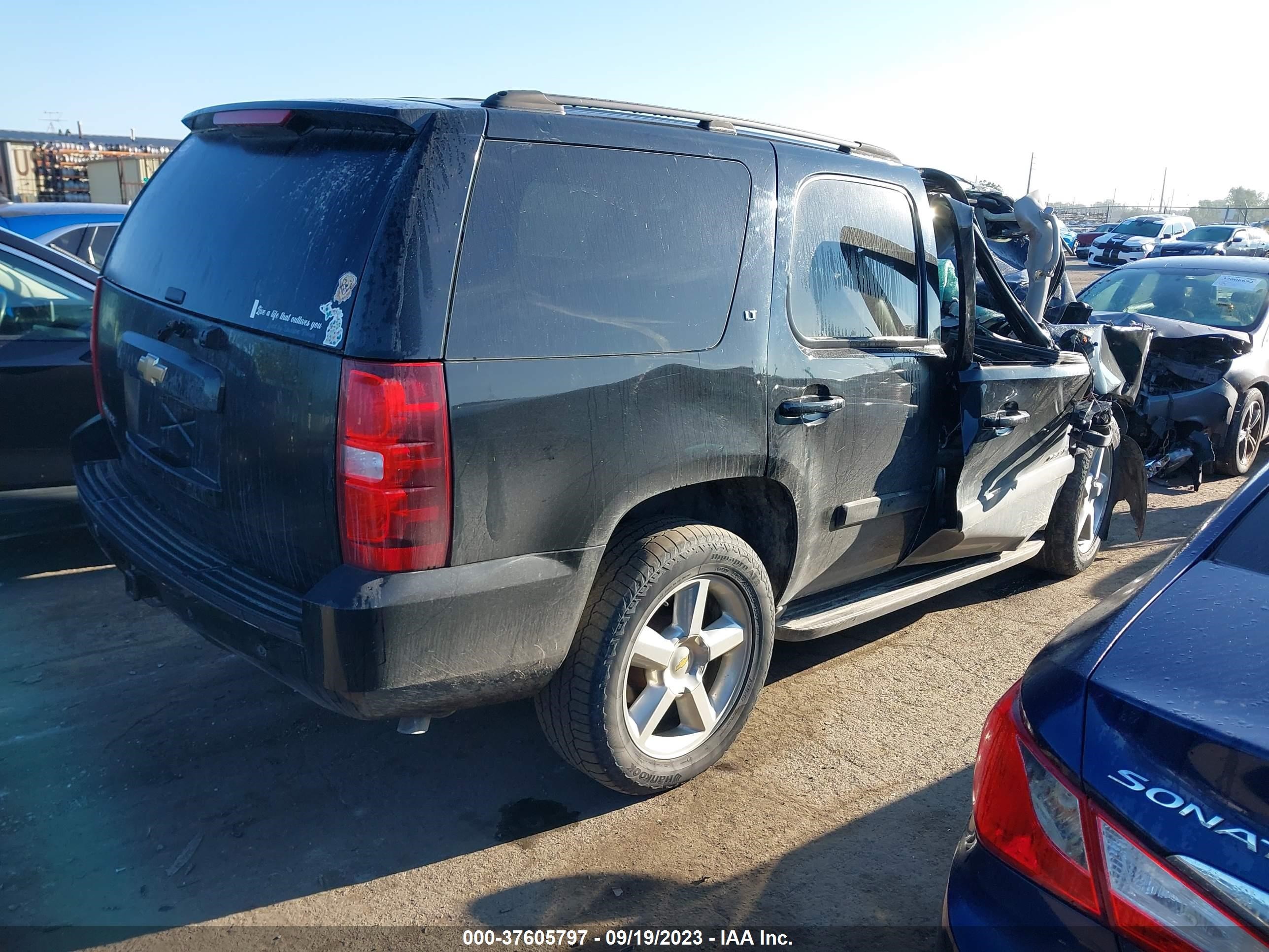 Photo 3 VIN: 1GNFK13007R112610 - CHEVROLET TAHOE 