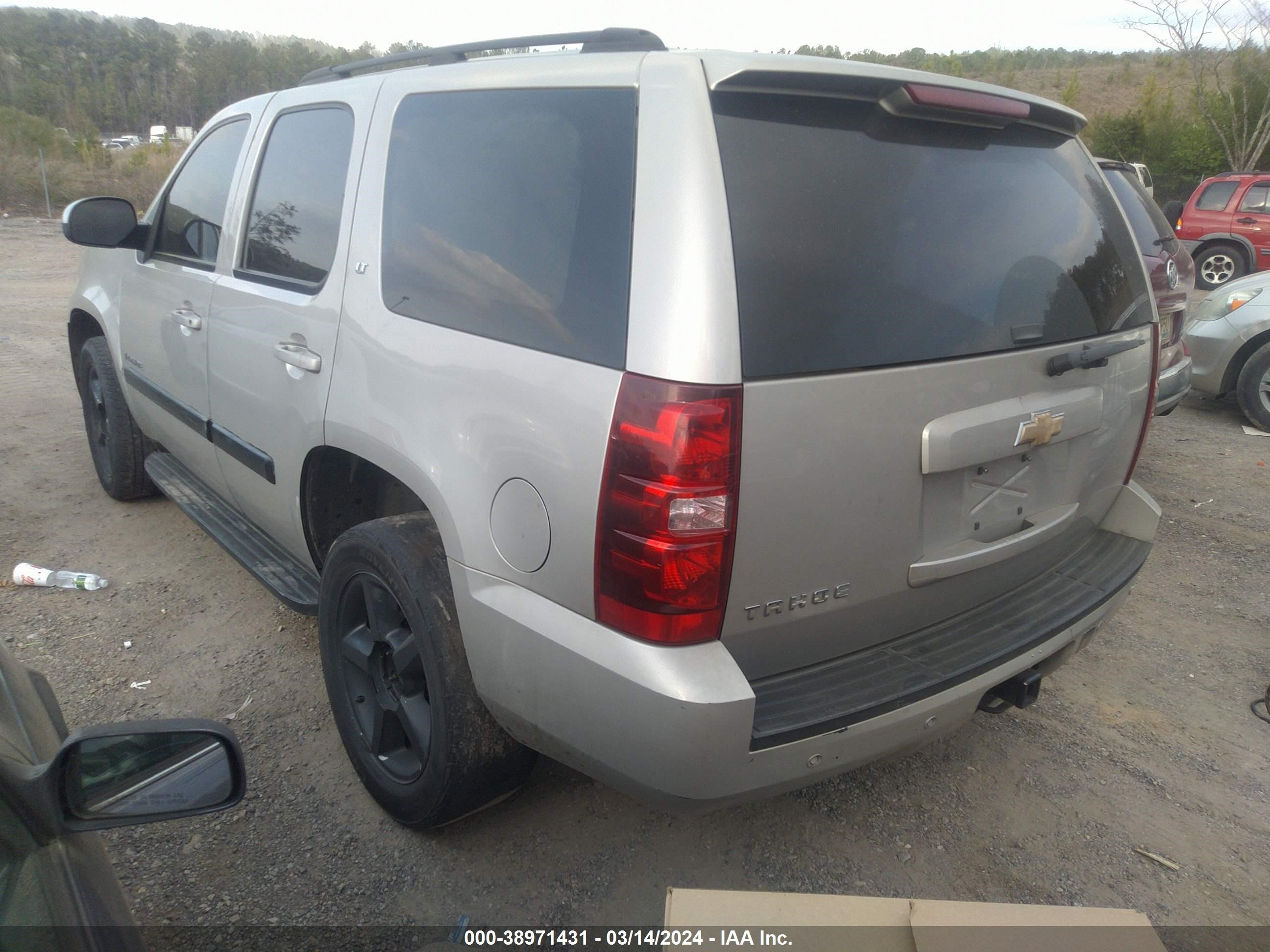 Photo 2 VIN: 1GNFK13007R135451 - CHEVROLET TAHOE 