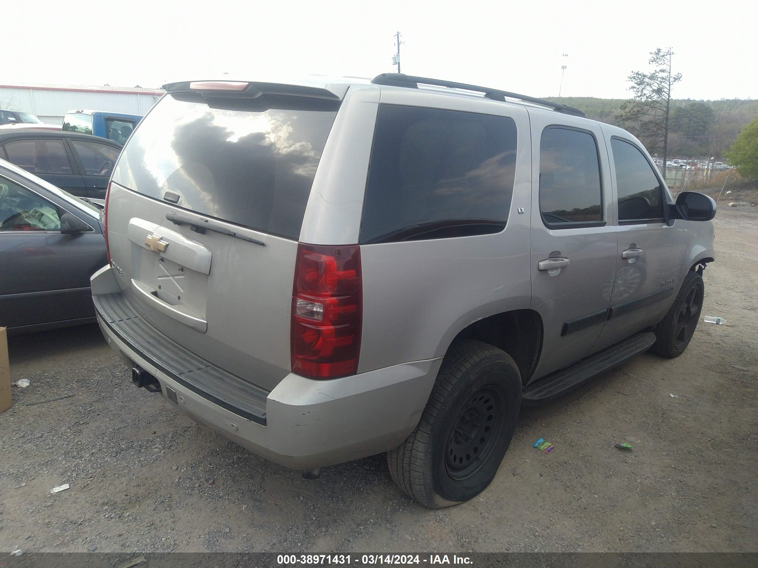 Photo 3 VIN: 1GNFK13007R135451 - CHEVROLET TAHOE 