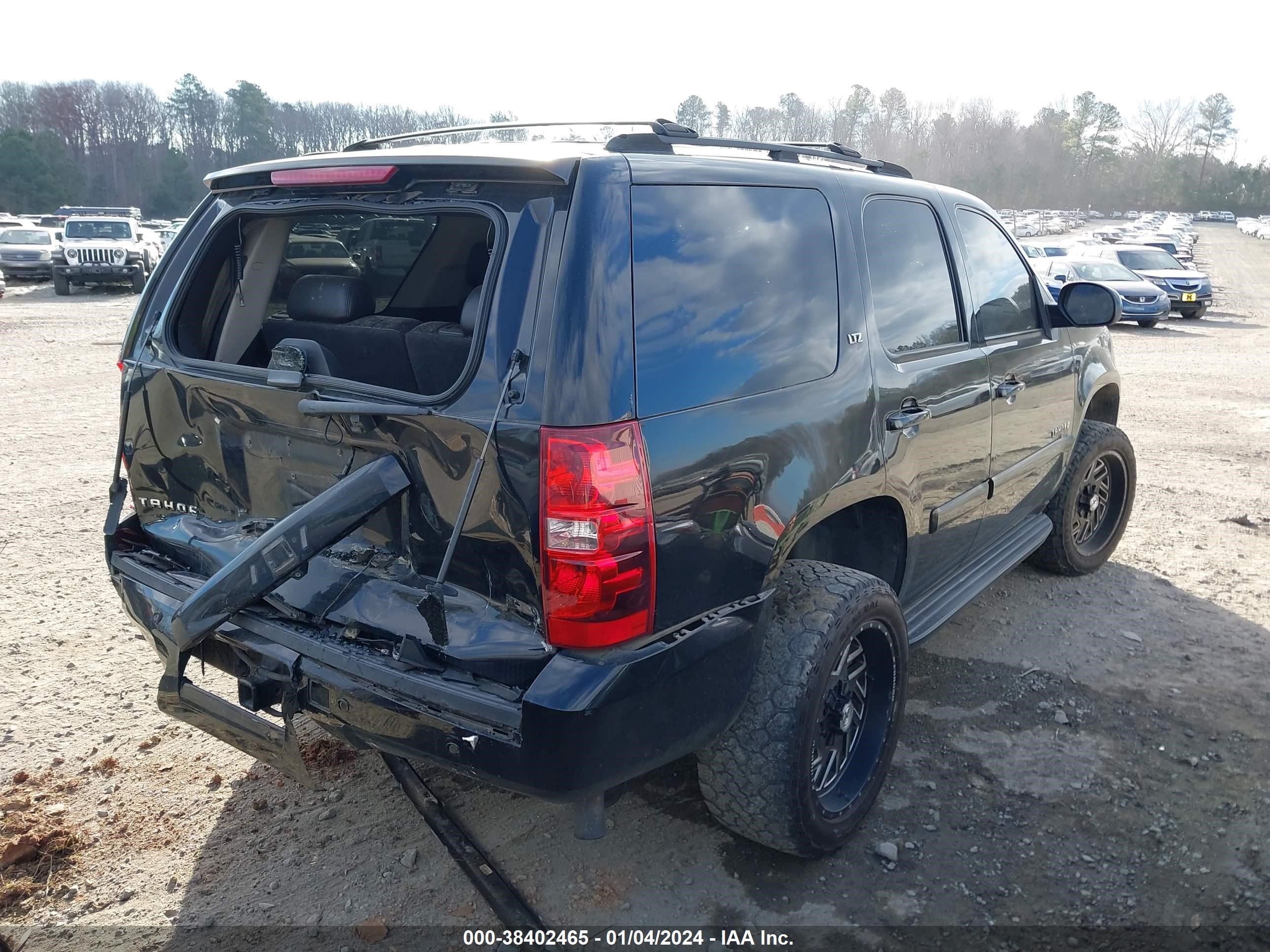 Photo 3 VIN: 1GNFK13007R249238 - CHEVROLET TAHOE 