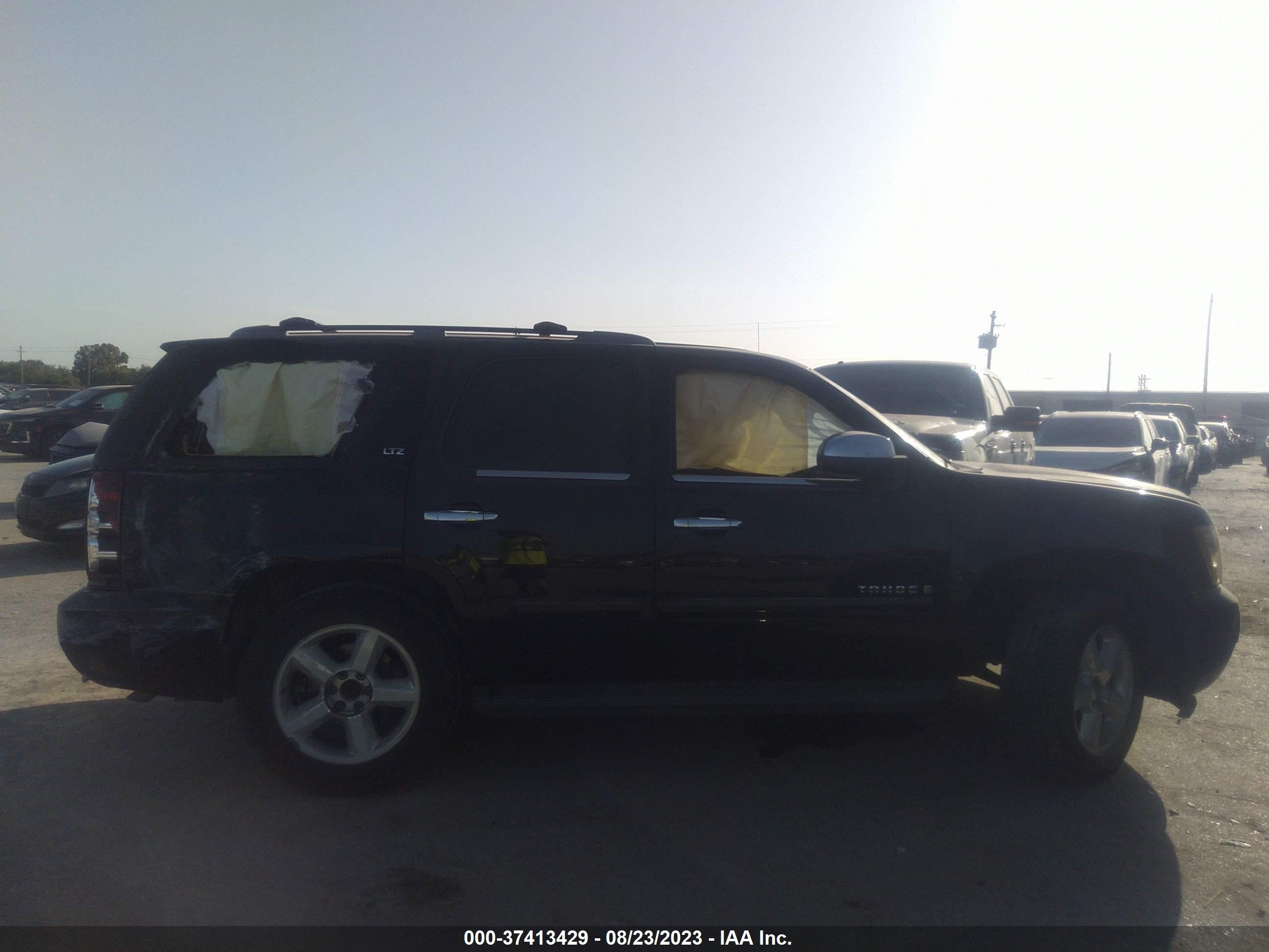 Photo 12 VIN: 1GNFK13007R351039 - CHEVROLET TAHOE 