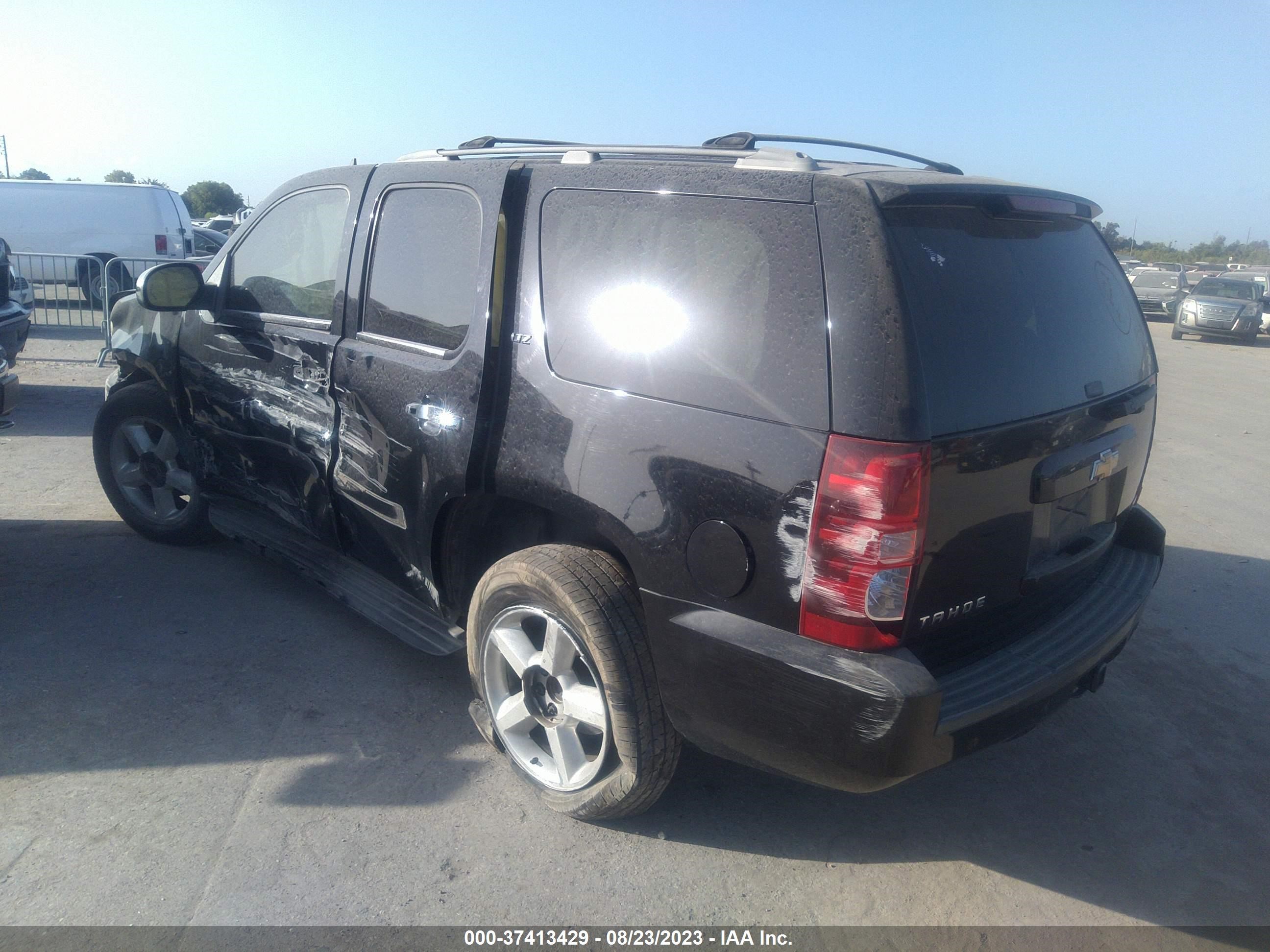 Photo 2 VIN: 1GNFK13007R351039 - CHEVROLET TAHOE 