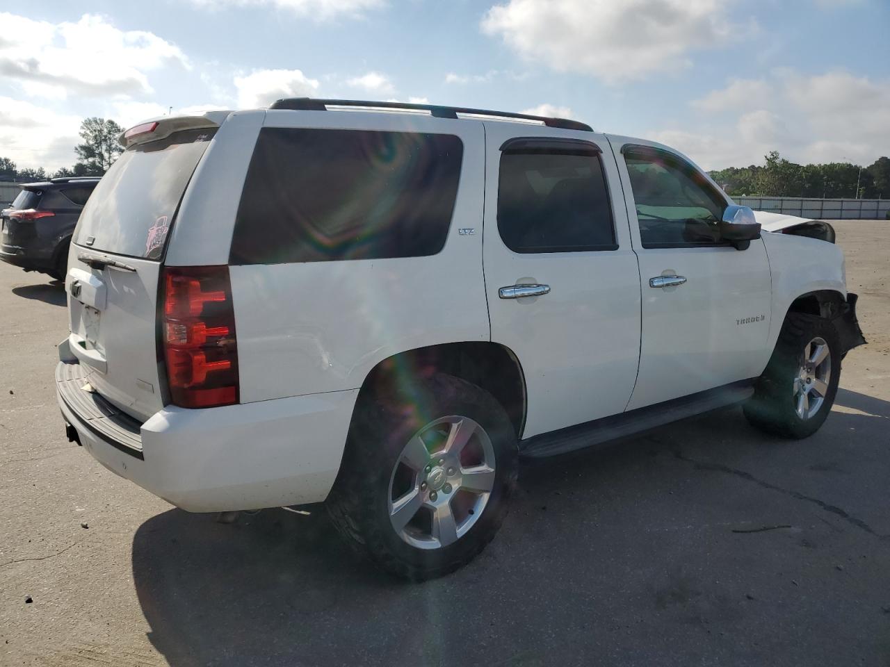 Photo 2 VIN: 1GNFK13008J191339 - CHEVROLET TAHOE 