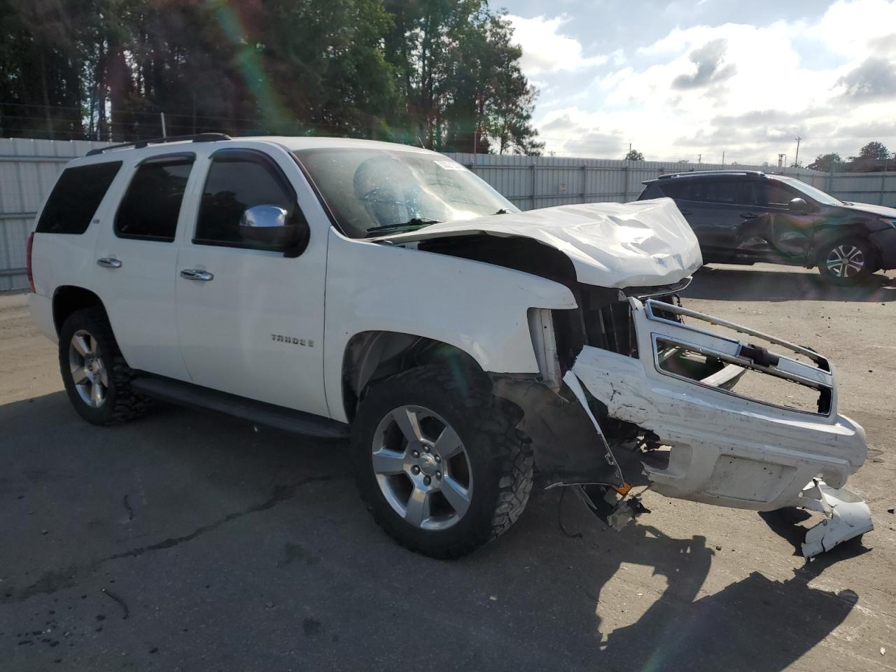 Photo 3 VIN: 1GNFK13008J191339 - CHEVROLET TAHOE 