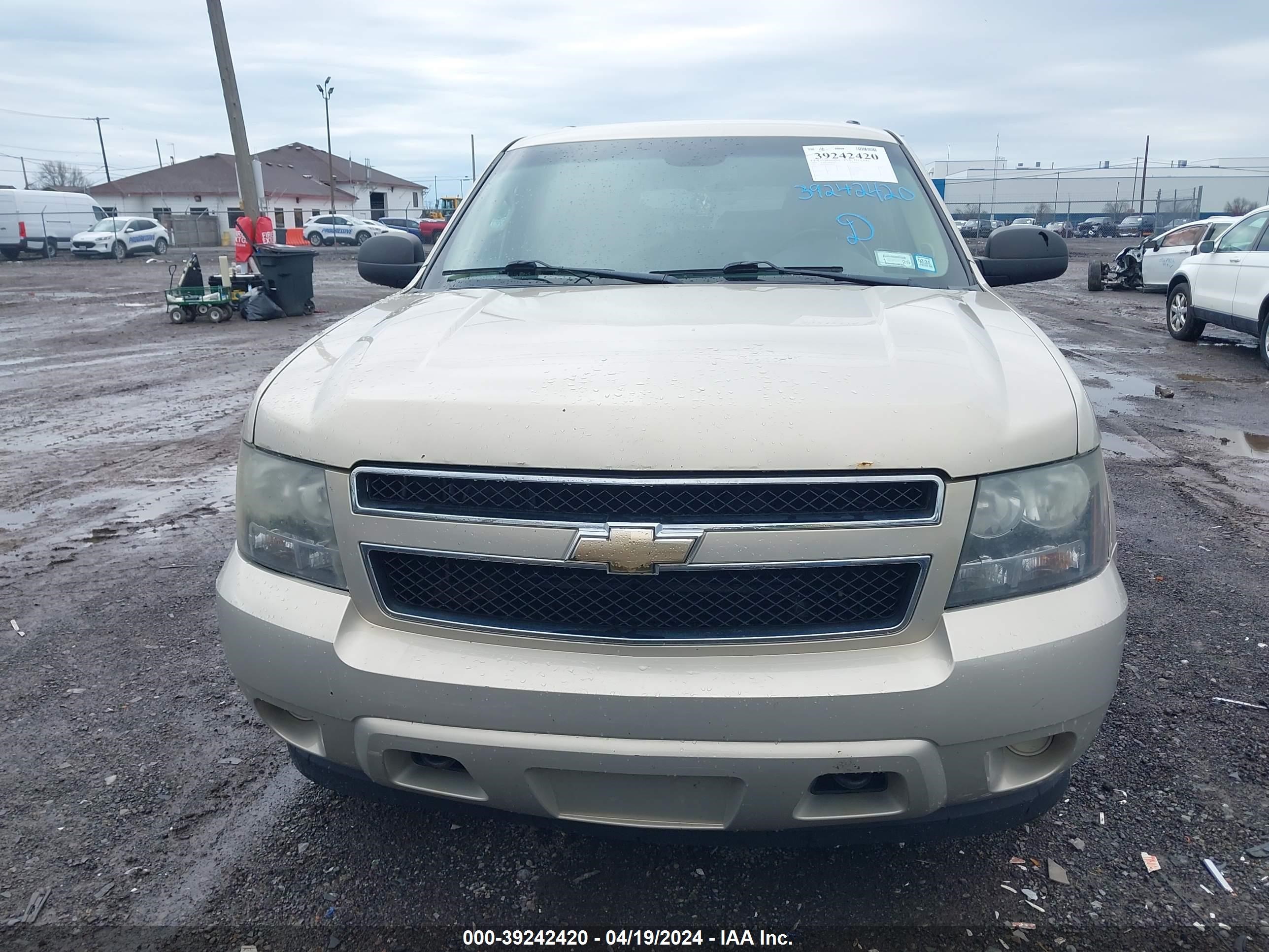 Photo 11 VIN: 1GNFK13008R258149 - CHEVROLET TAHOE 