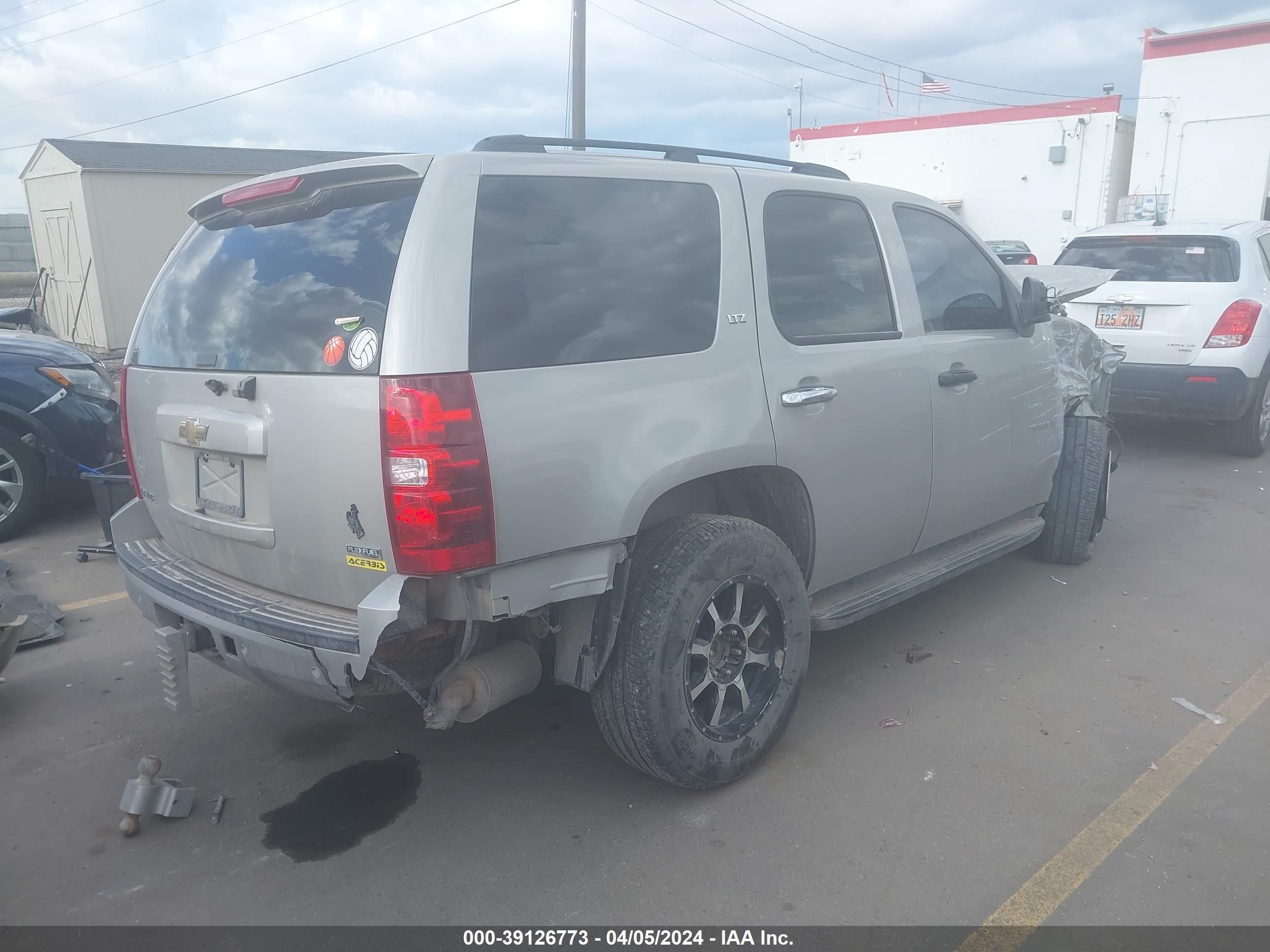 Photo 3 VIN: 1GNFK13017J374148 - CHEVROLET TAHOE 