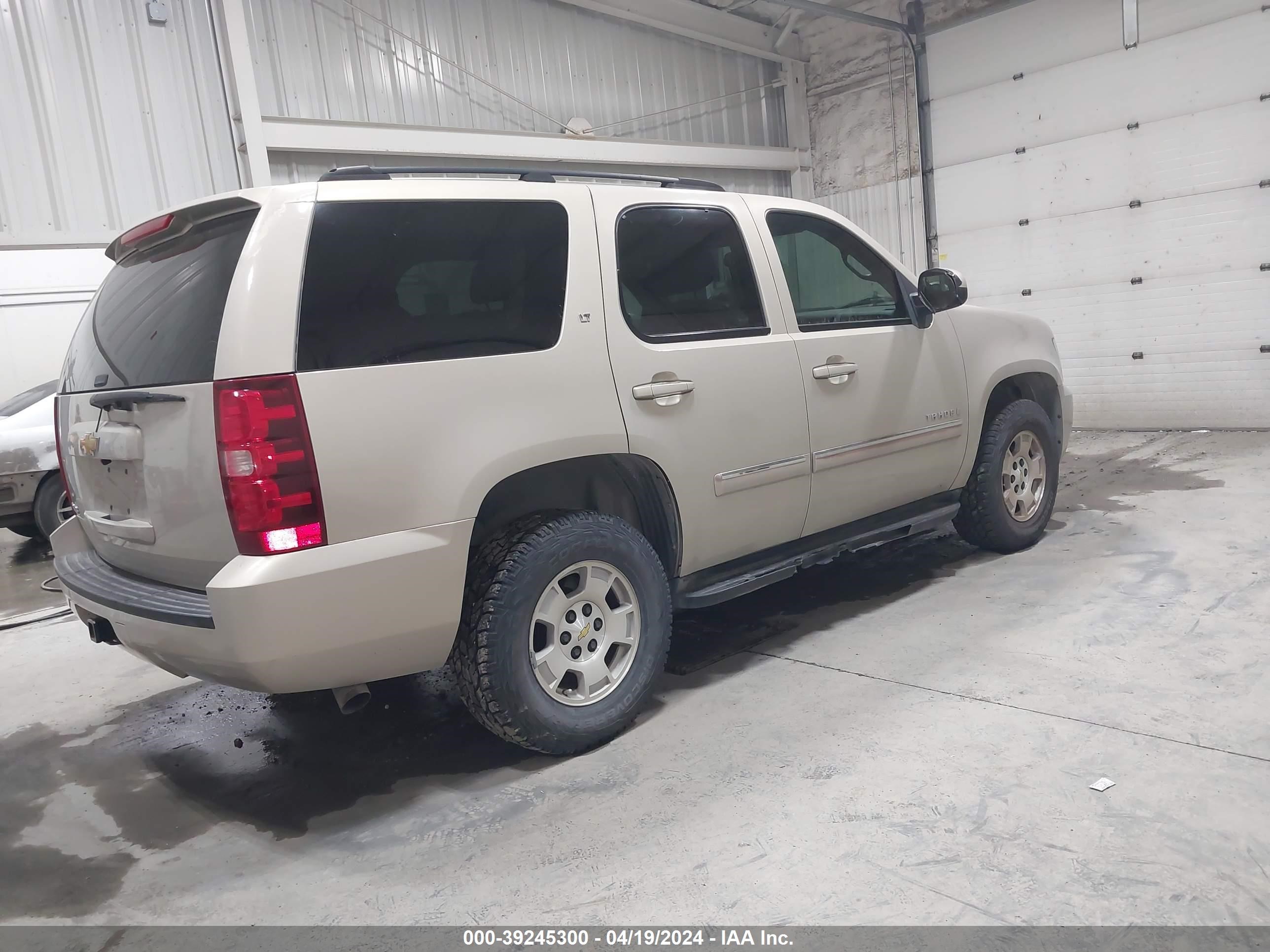 Photo 3 VIN: 1GNFK13017R164814 - CHEVROLET TAHOE 