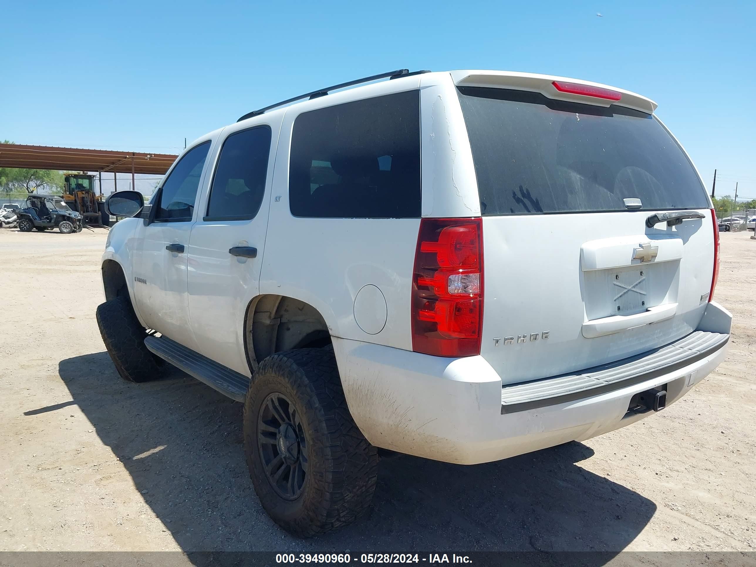 Photo 2 VIN: 1GNFK13018J230181 - CHEVROLET TAHOE 