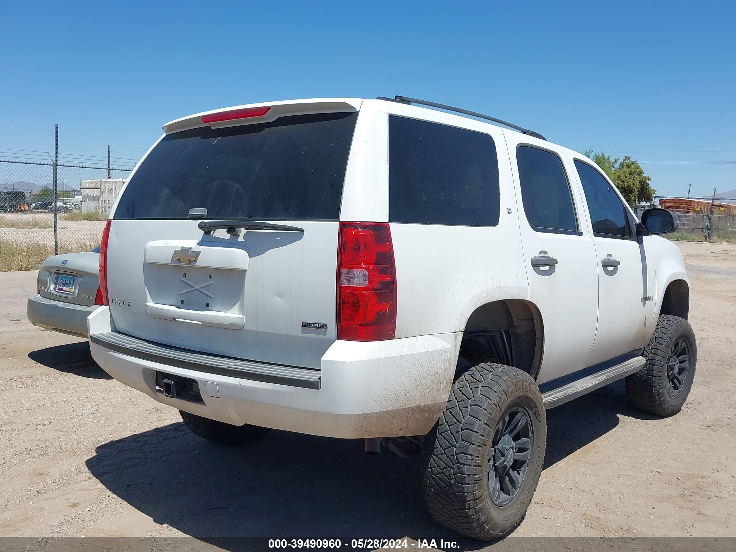 Photo 3 VIN: 1GNFK13018J230181 - CHEVROLET TAHOE 