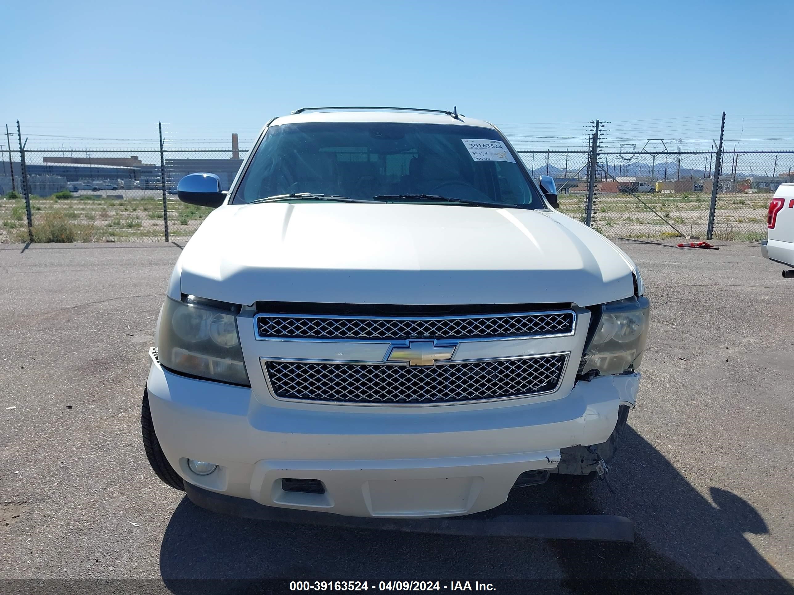 Photo 12 VIN: 1GNFK13018R219666 - CHEVROLET TAHOE 