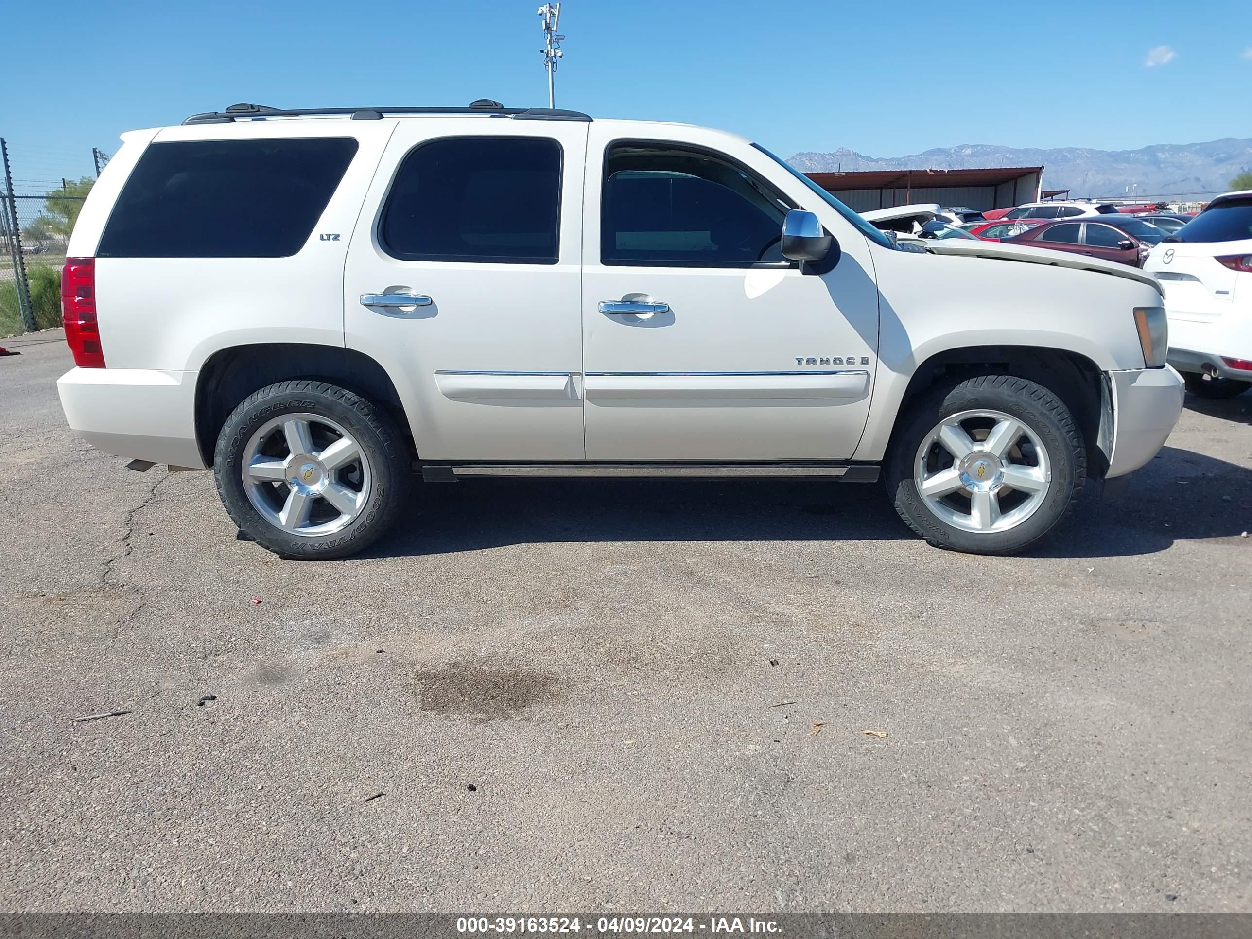 Photo 13 VIN: 1GNFK13018R219666 - CHEVROLET TAHOE 