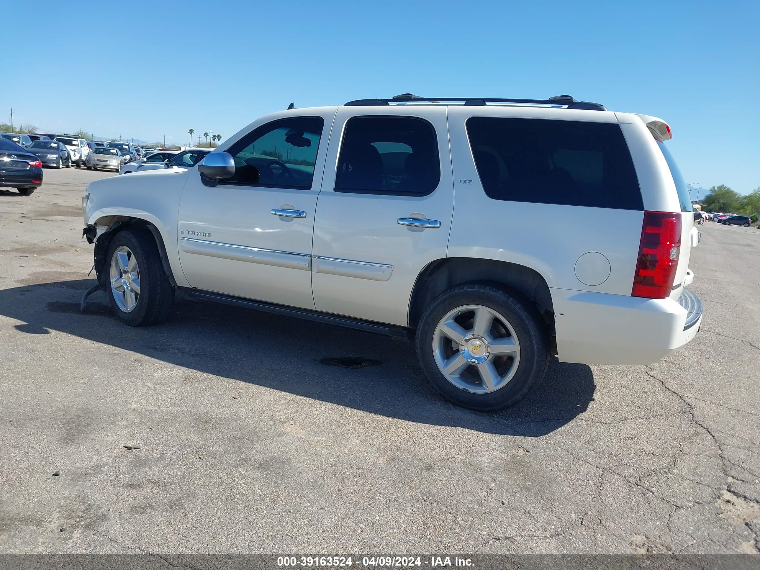 Photo 14 VIN: 1GNFK13018R219666 - CHEVROLET TAHOE 