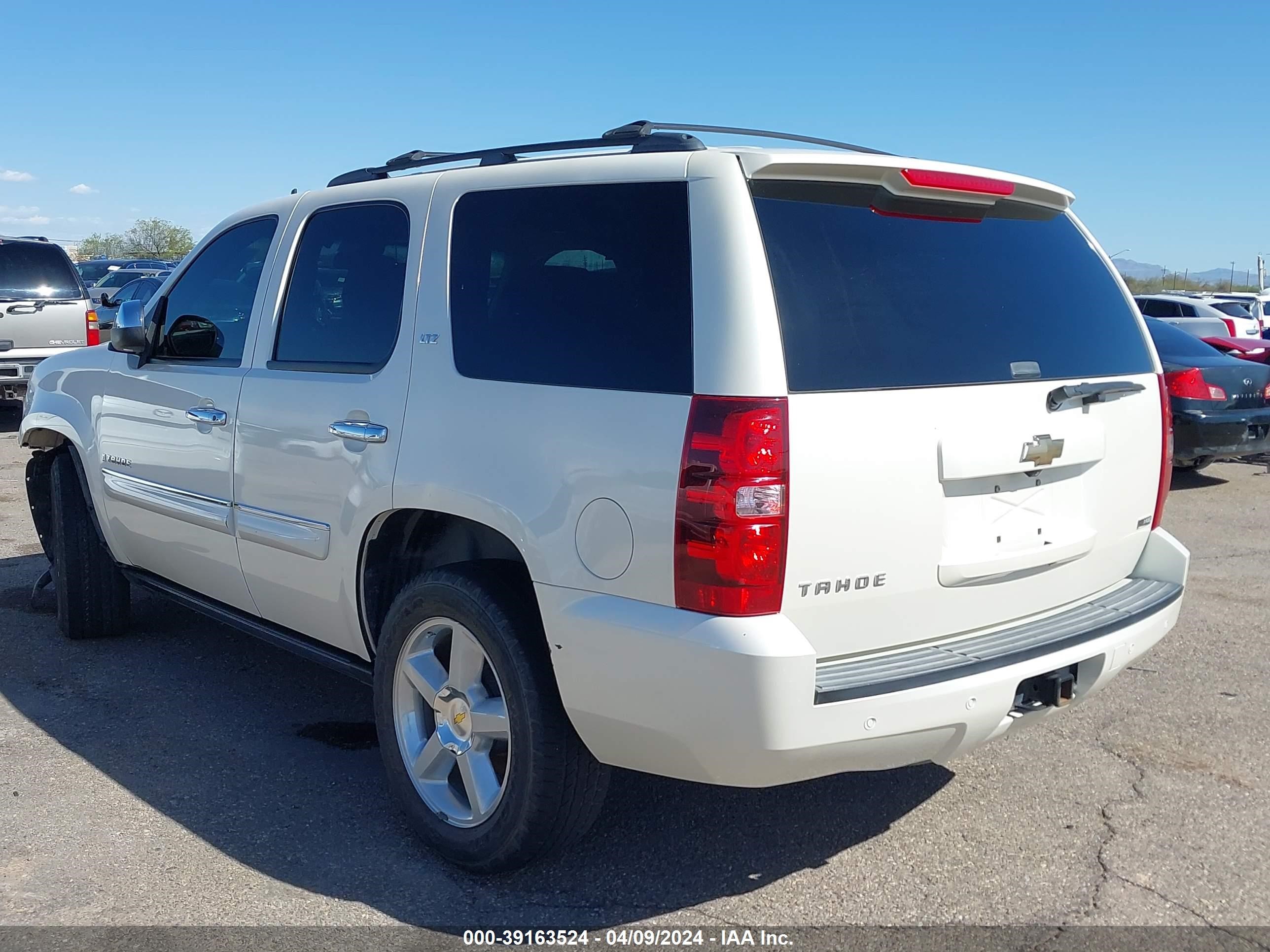 Photo 2 VIN: 1GNFK13018R219666 - CHEVROLET TAHOE 