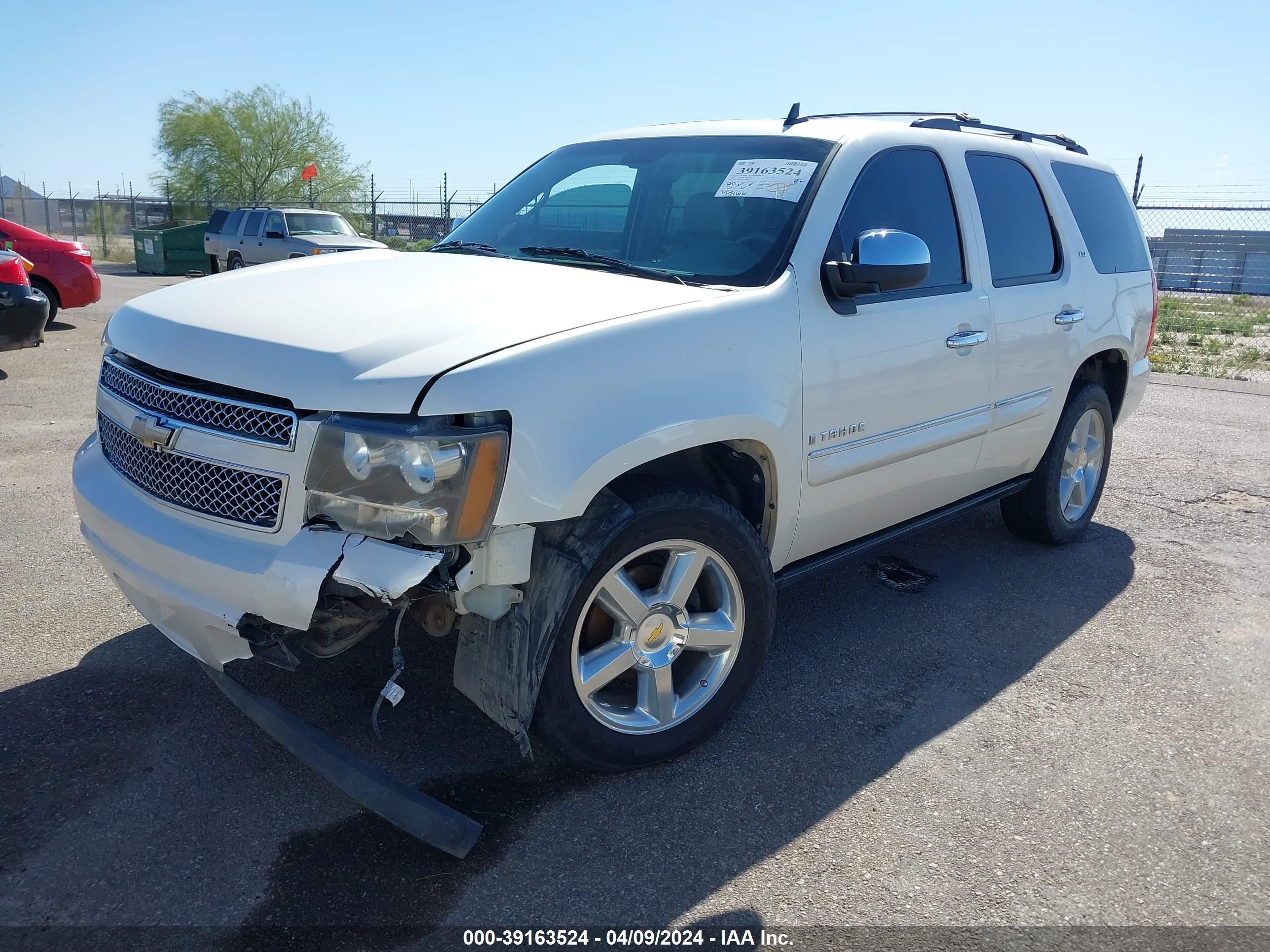 Photo 5 VIN: 1GNFK13018R219666 - CHEVROLET TAHOE 