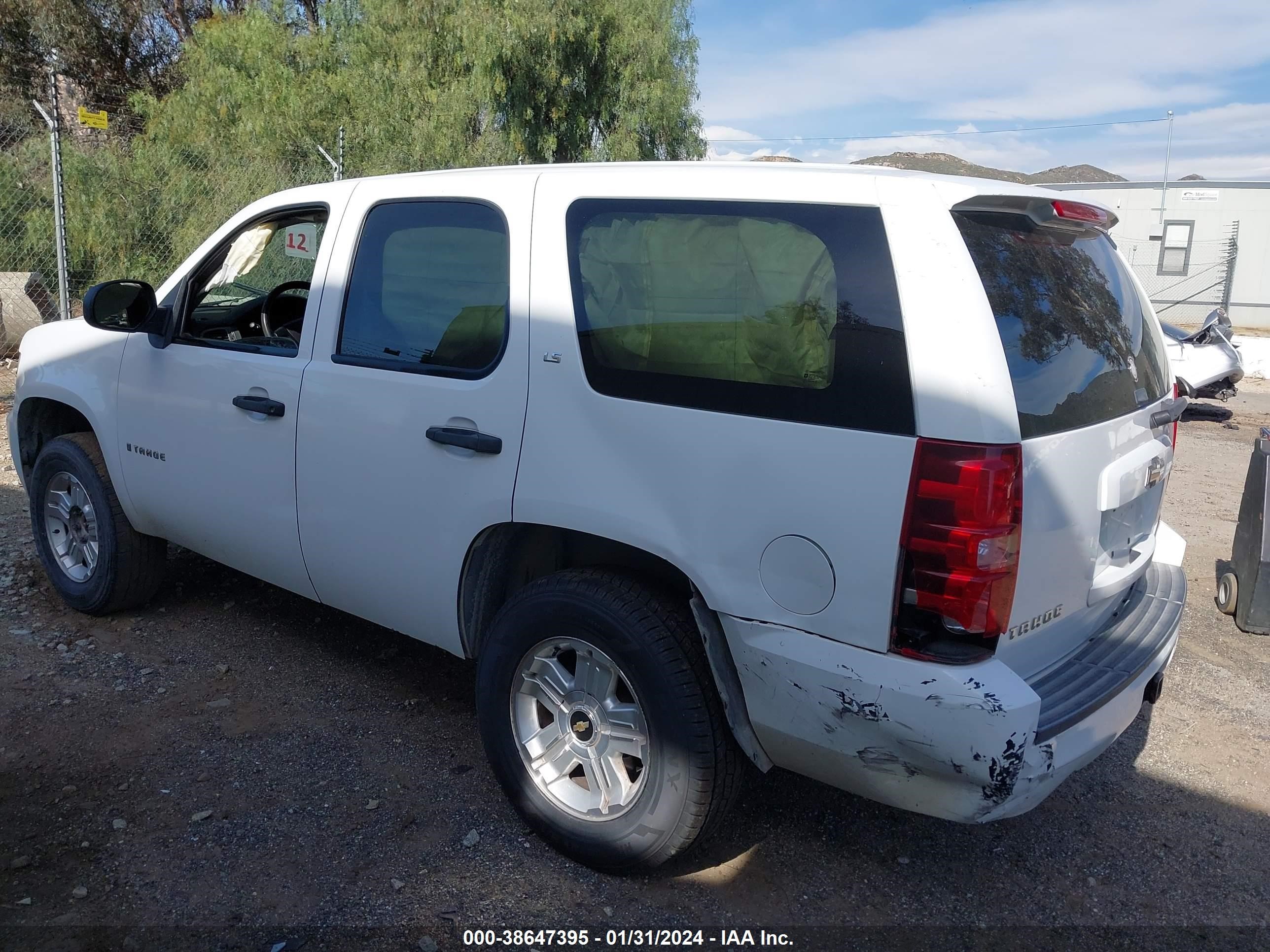 Photo 2 VIN: 1GNFK13018R262677 - CHEVROLET TAHOE 