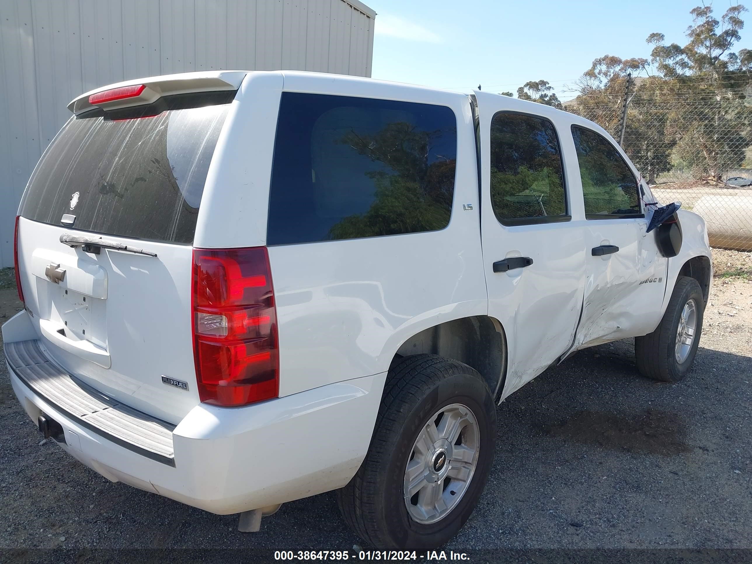 Photo 3 VIN: 1GNFK13018R262677 - CHEVROLET TAHOE 