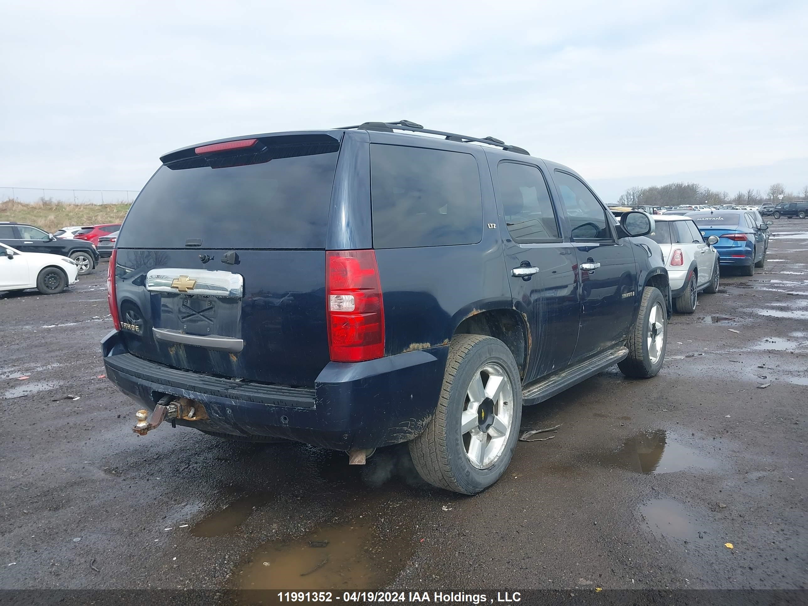 Photo 3 VIN: 1GNFK13027J142349 - CHEVROLET TAHOE 