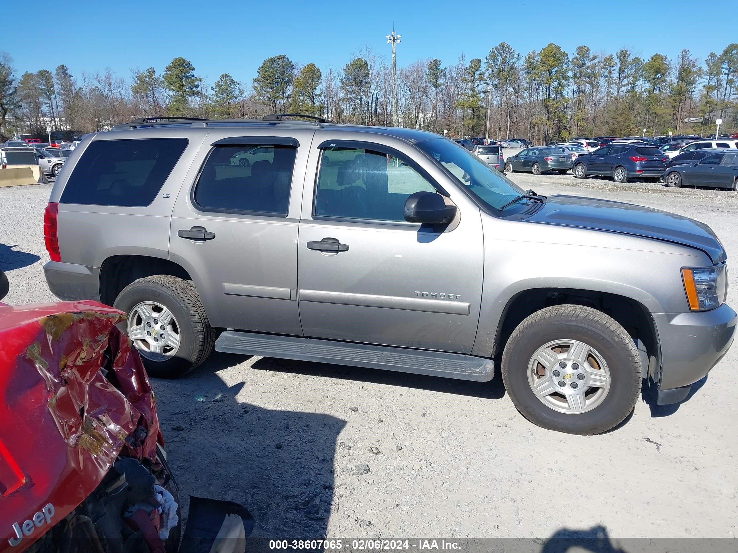 Photo 12 VIN: 1GNFK13027J308630 - CHEVROLET TAHOE 