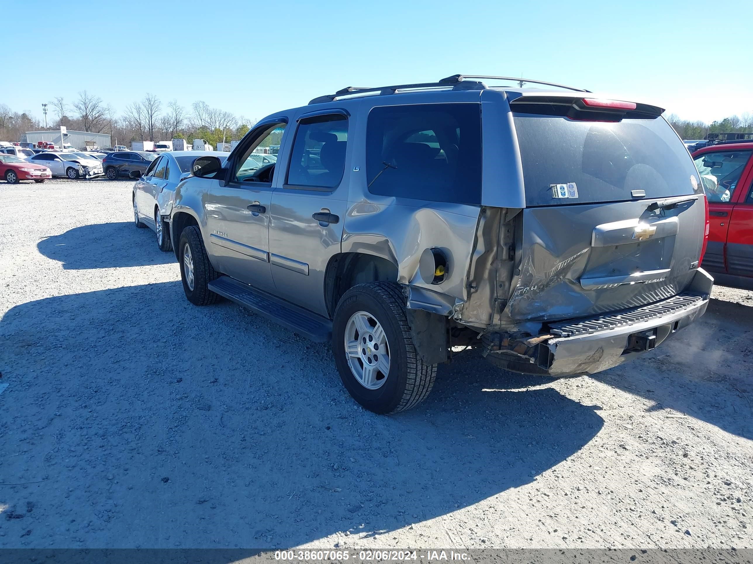 Photo 2 VIN: 1GNFK13027J308630 - CHEVROLET TAHOE 