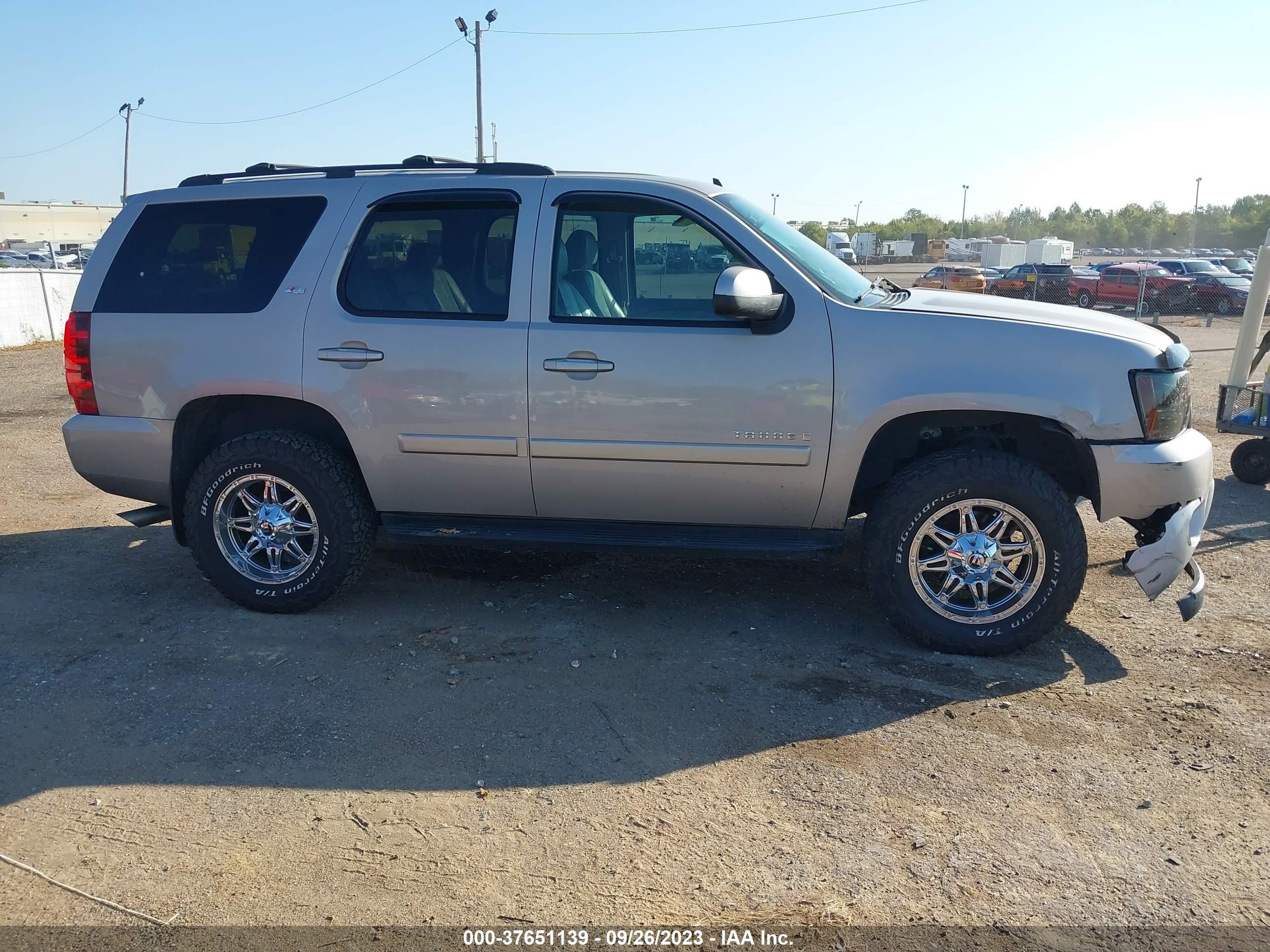 Photo 12 VIN: 1GNFK13027J393498 - CHEVROLET TAHOE 