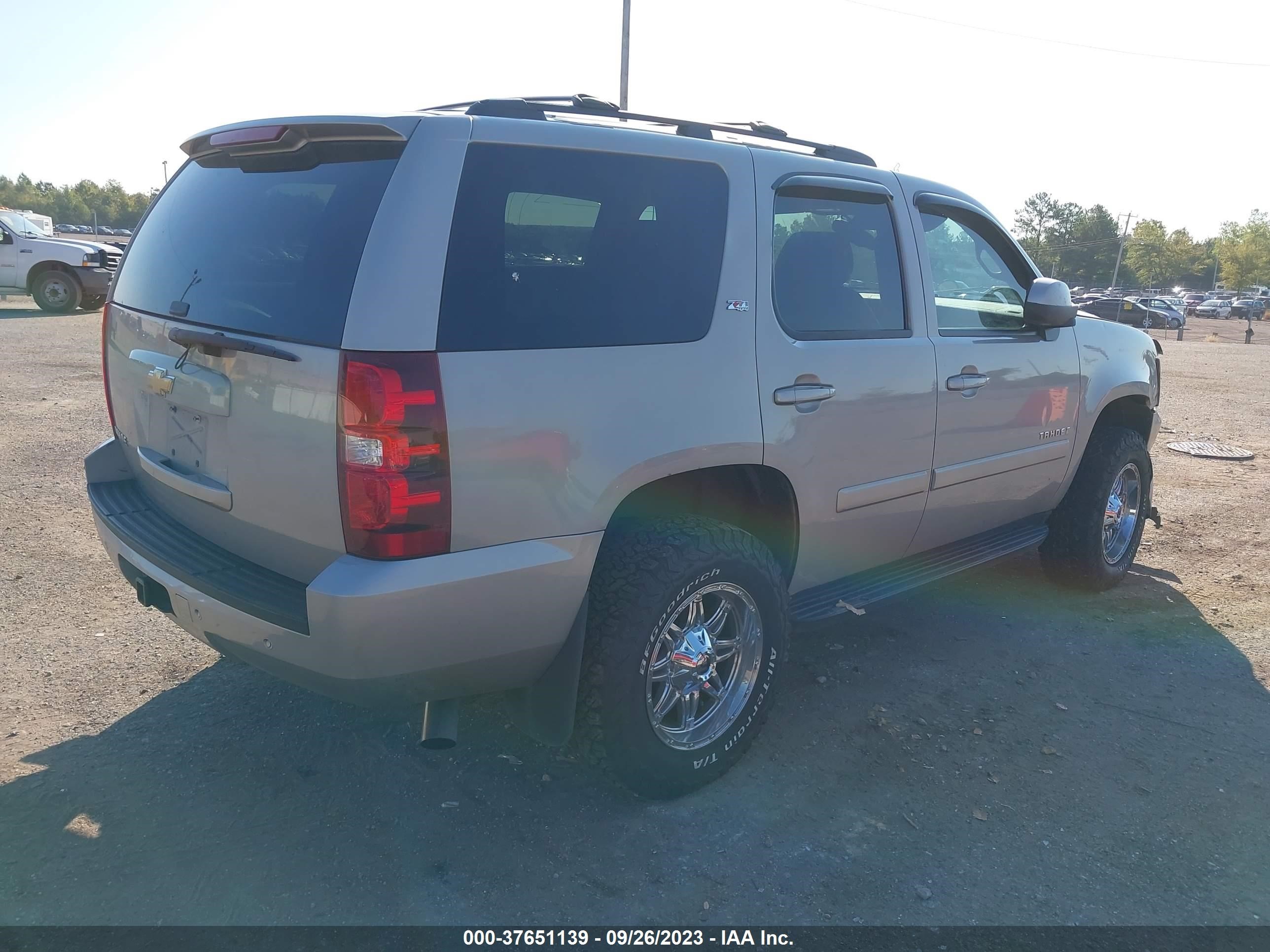 Photo 3 VIN: 1GNFK13027J393498 - CHEVROLET TAHOE 